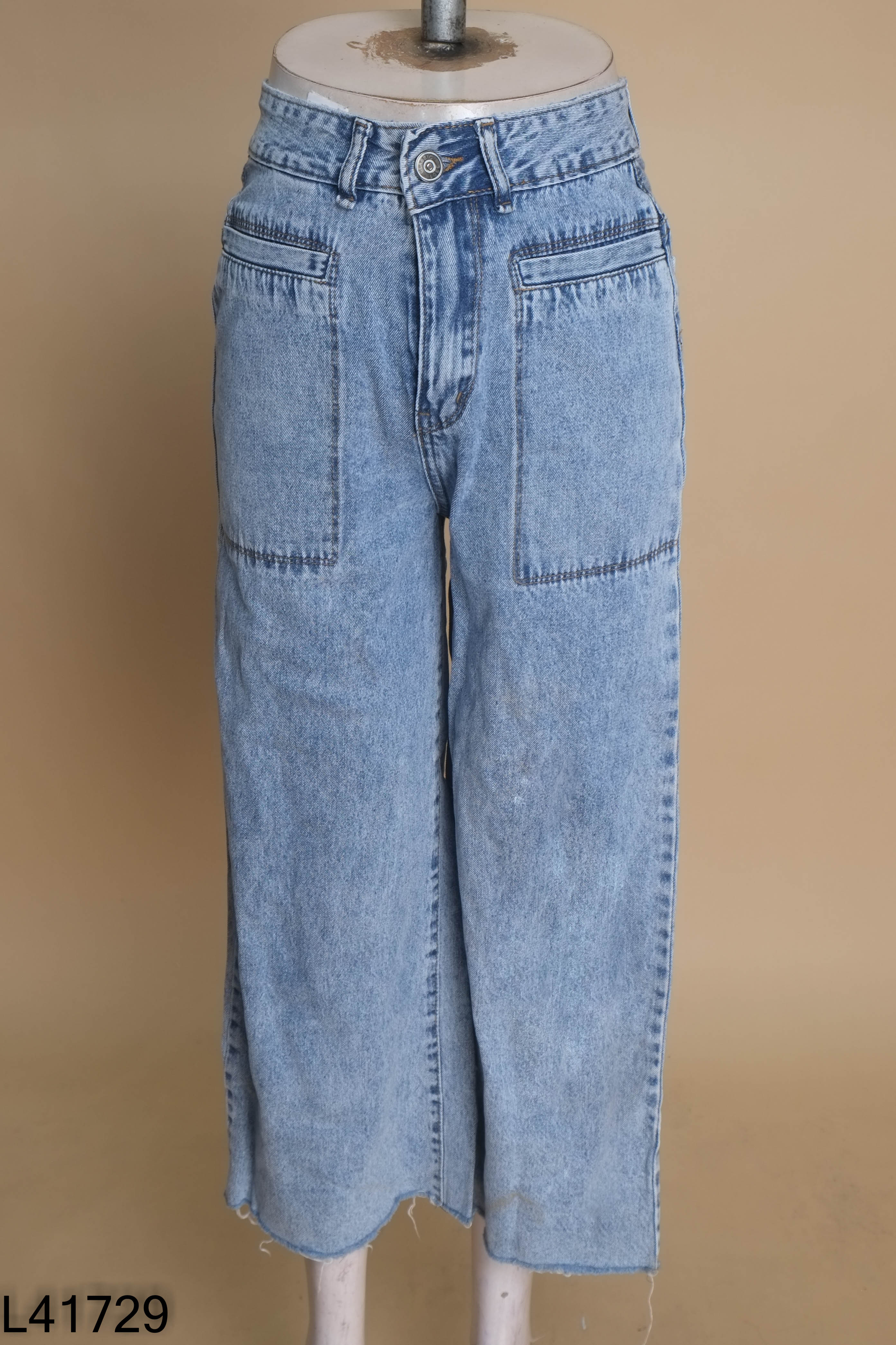 Quần jeans xanh trơn