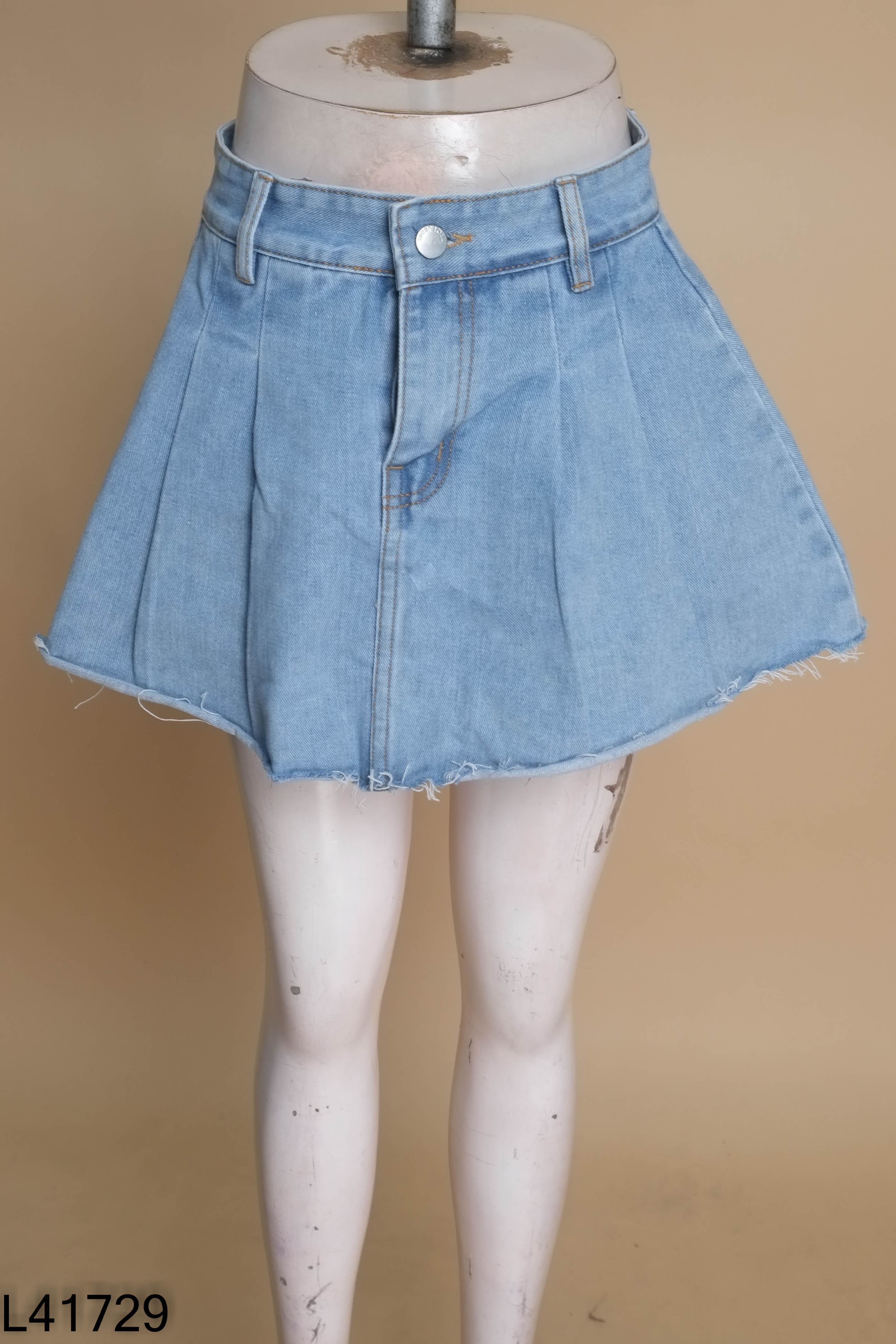 Chân váy jeans xanh xếp ly