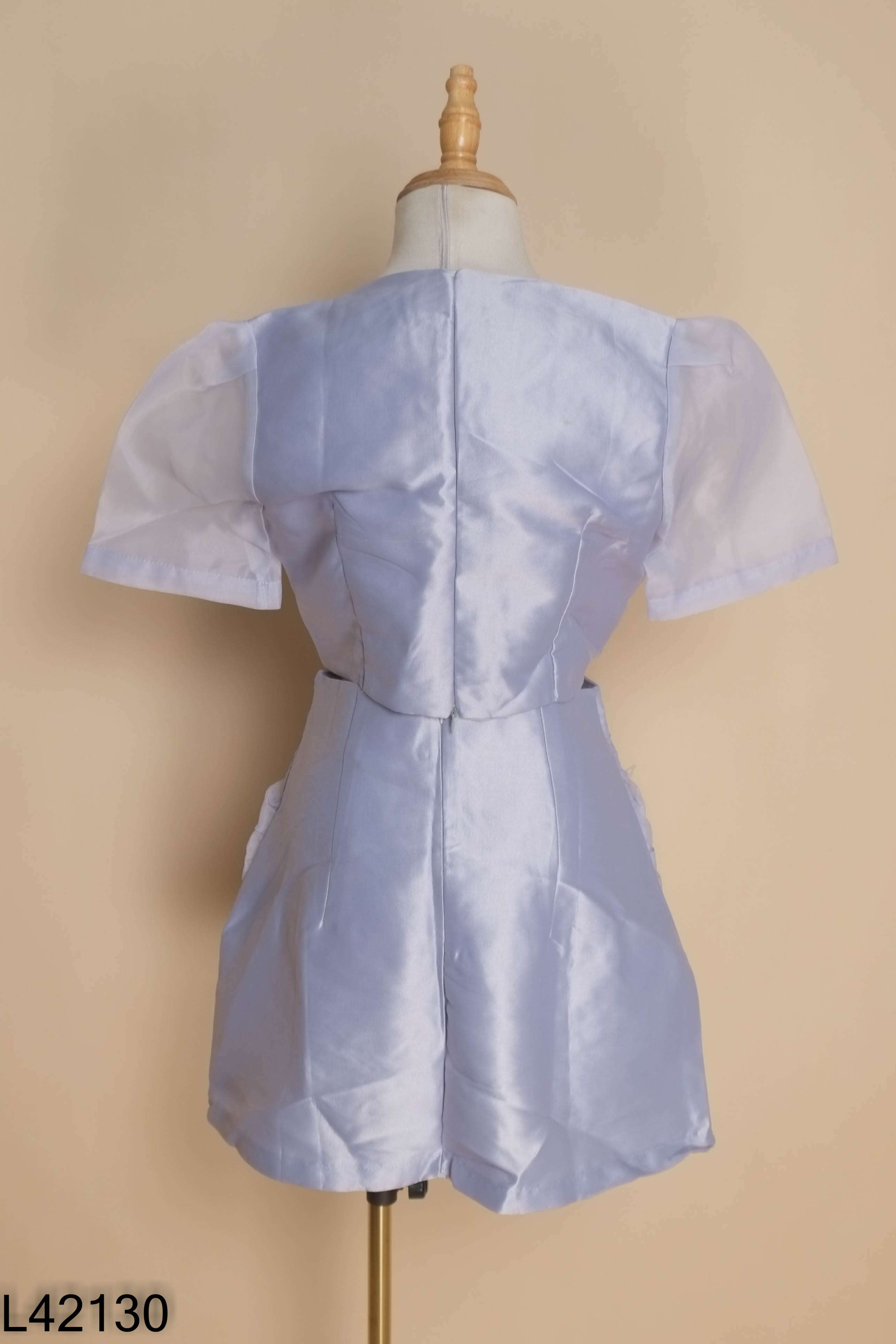 NEWTAG Set áo croptop + chân váy xanh đính bướm