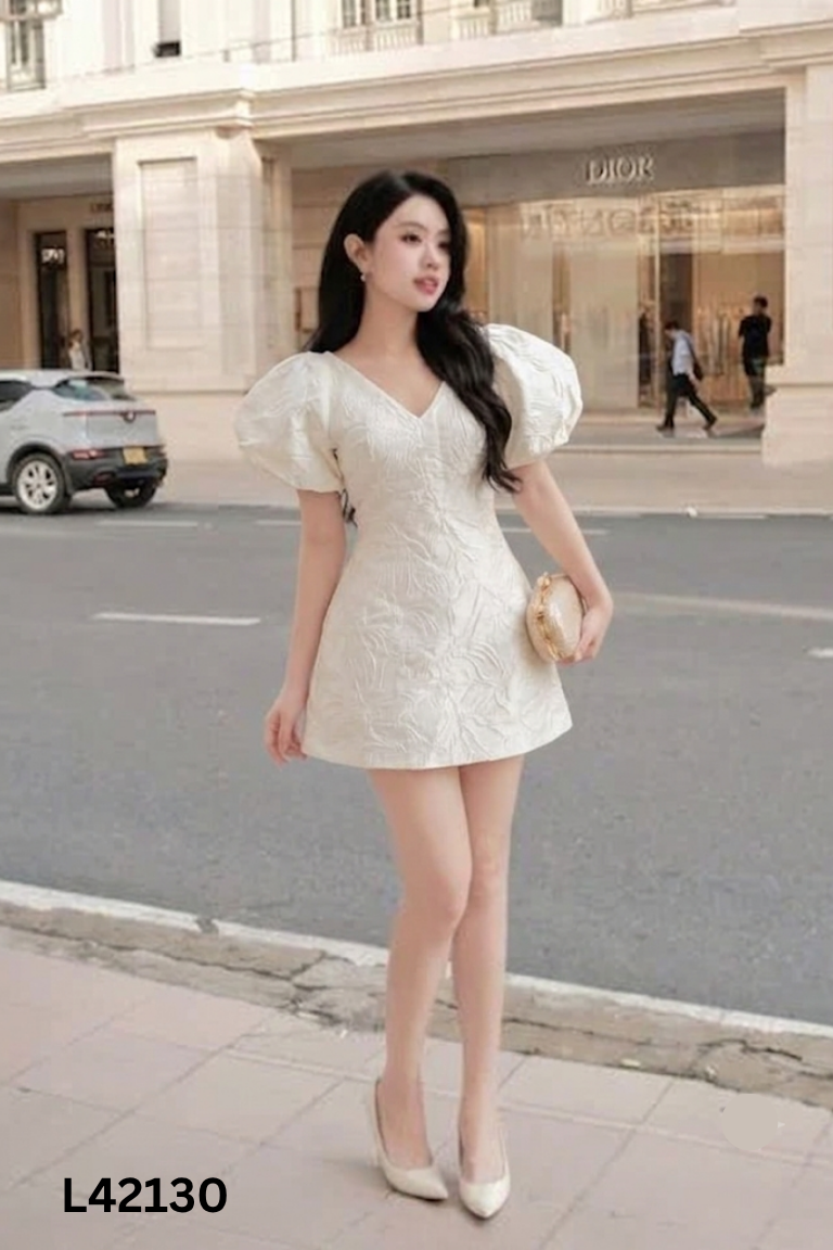Set váy dáng dài + quần short trắng ngà họa tiết