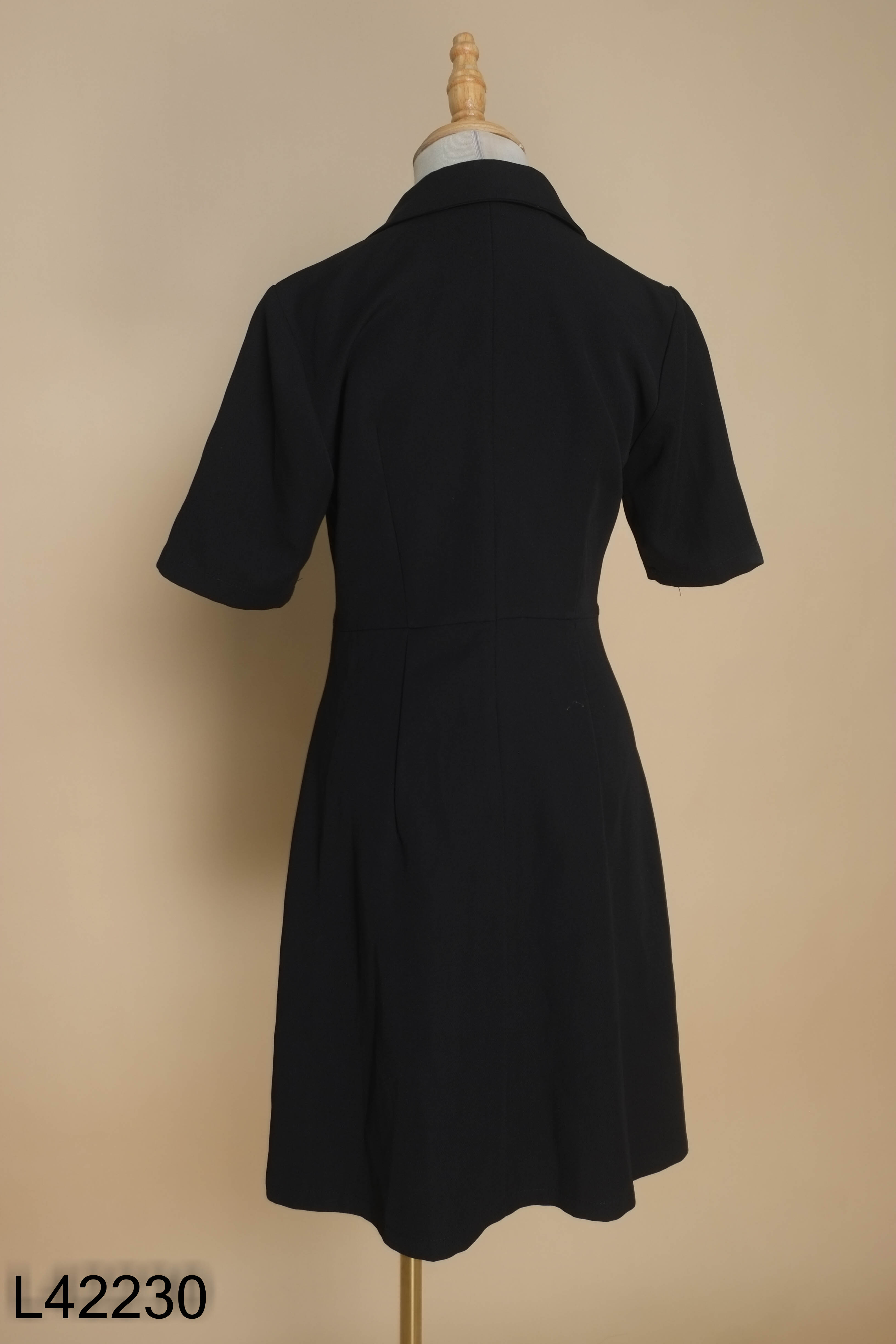 Váy ALICE đen cổ vest phối be