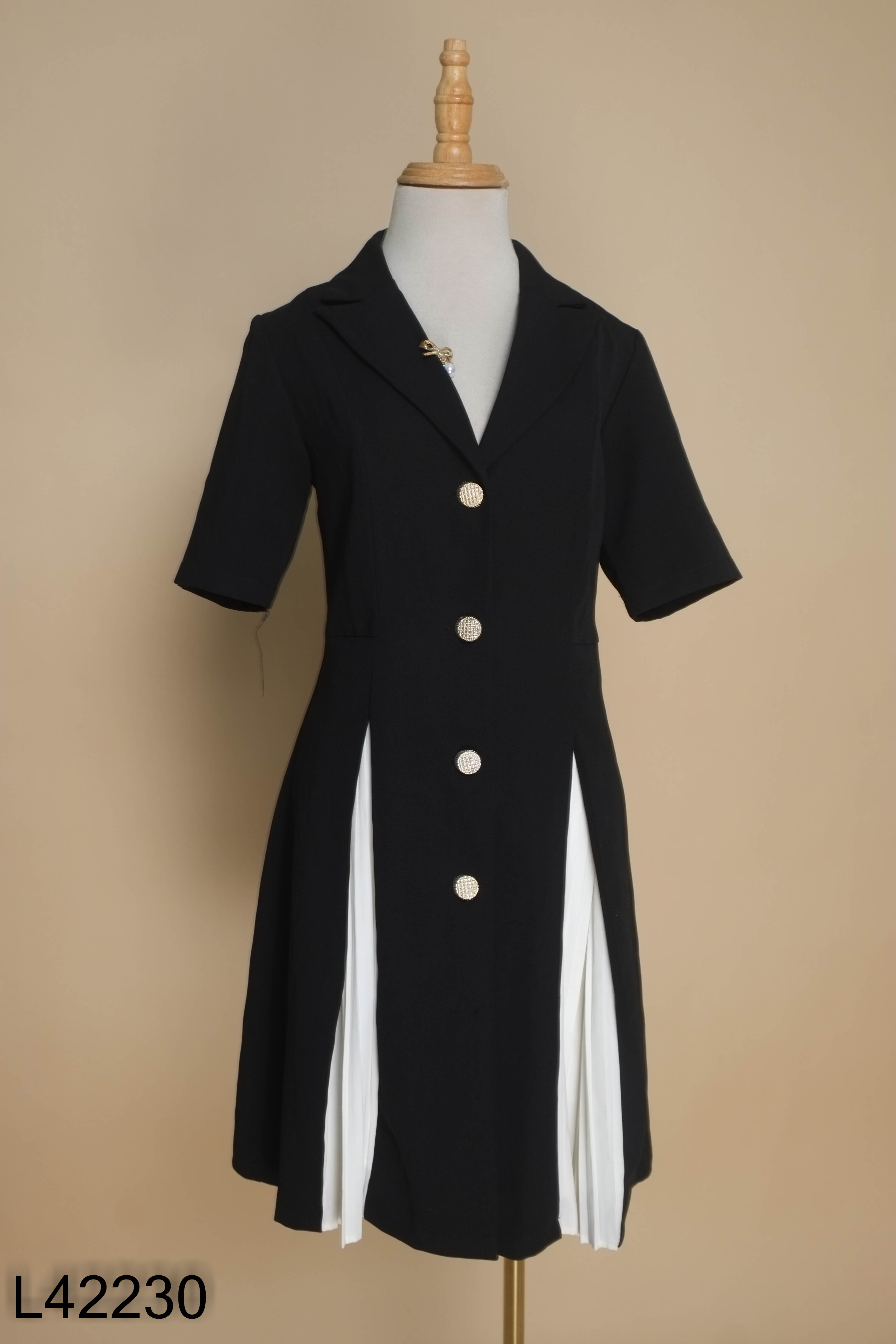 Váy ALICE đen cổ vest phối be