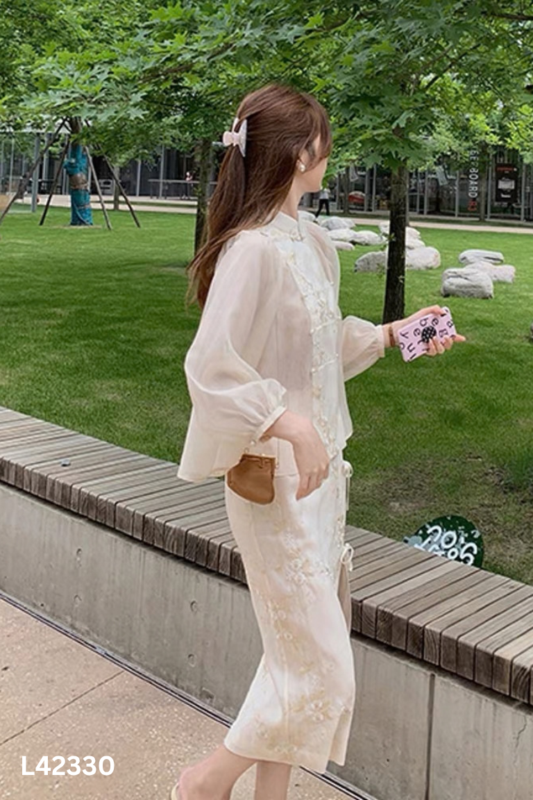 NEWTAG Set be thêu hoa áo kiểu + chân váy