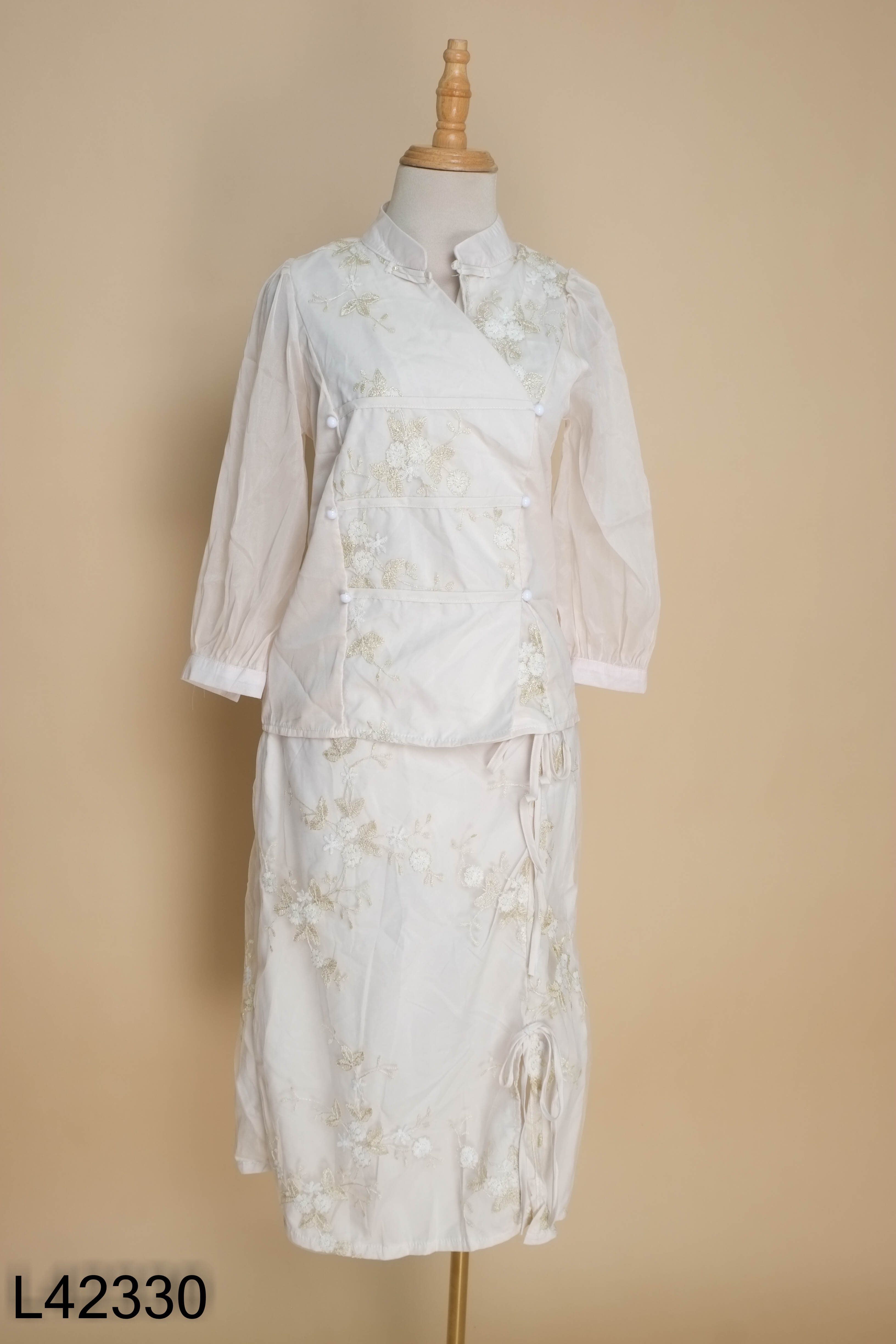NEWTAG Set be thêu hoa áo kiểu + chân váy