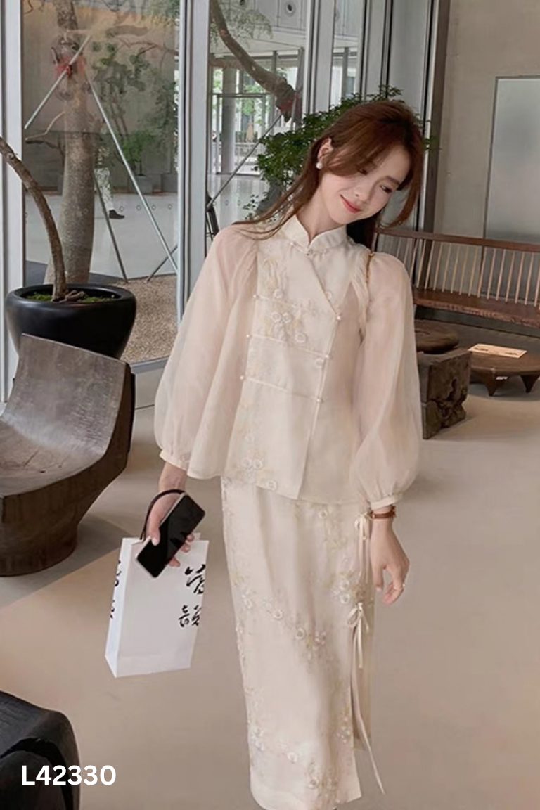 NEWTAG Set be thêu hoa áo kiểu + chân váy