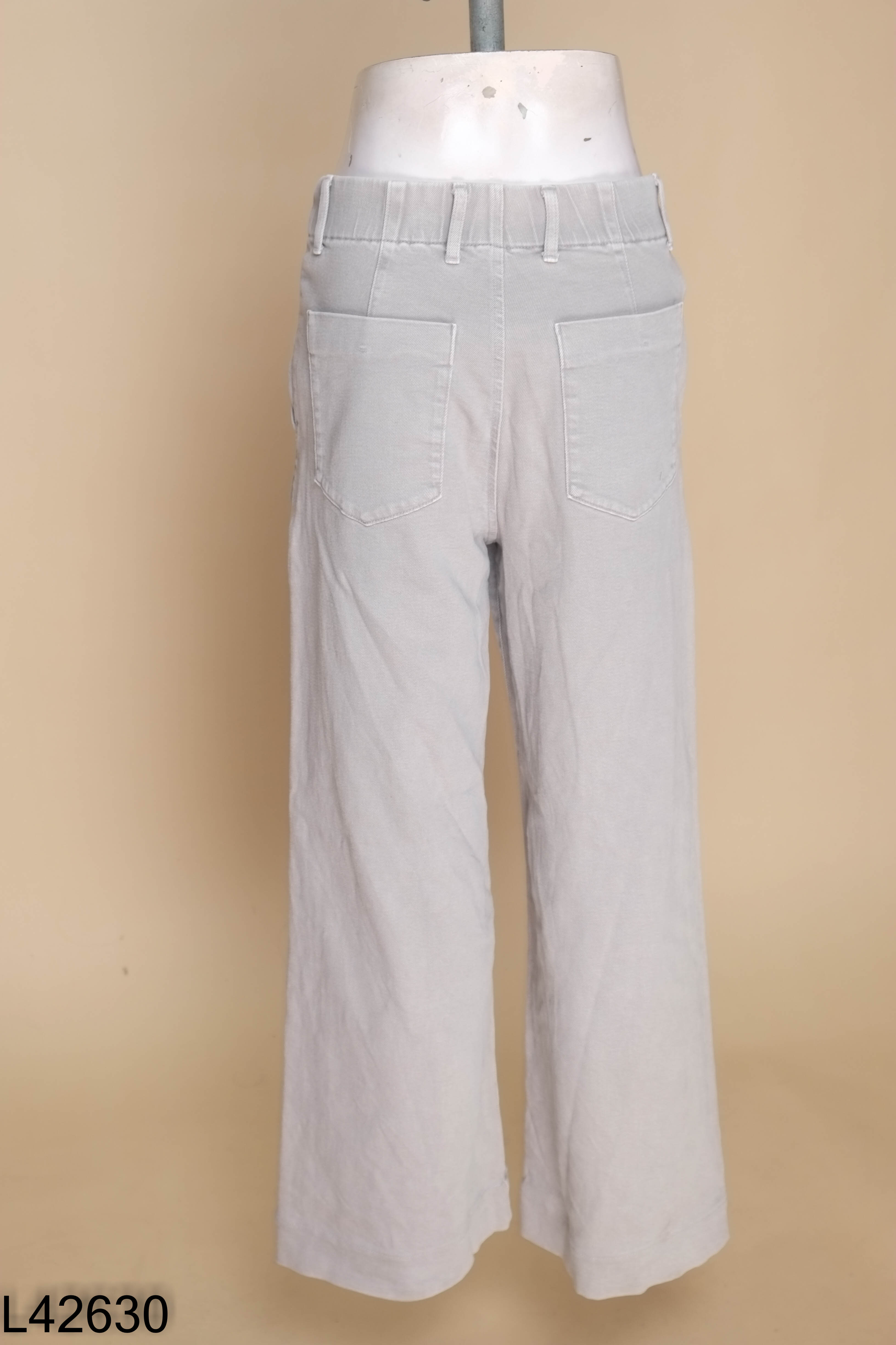 Quần jeans suông ghi UNIQLO
