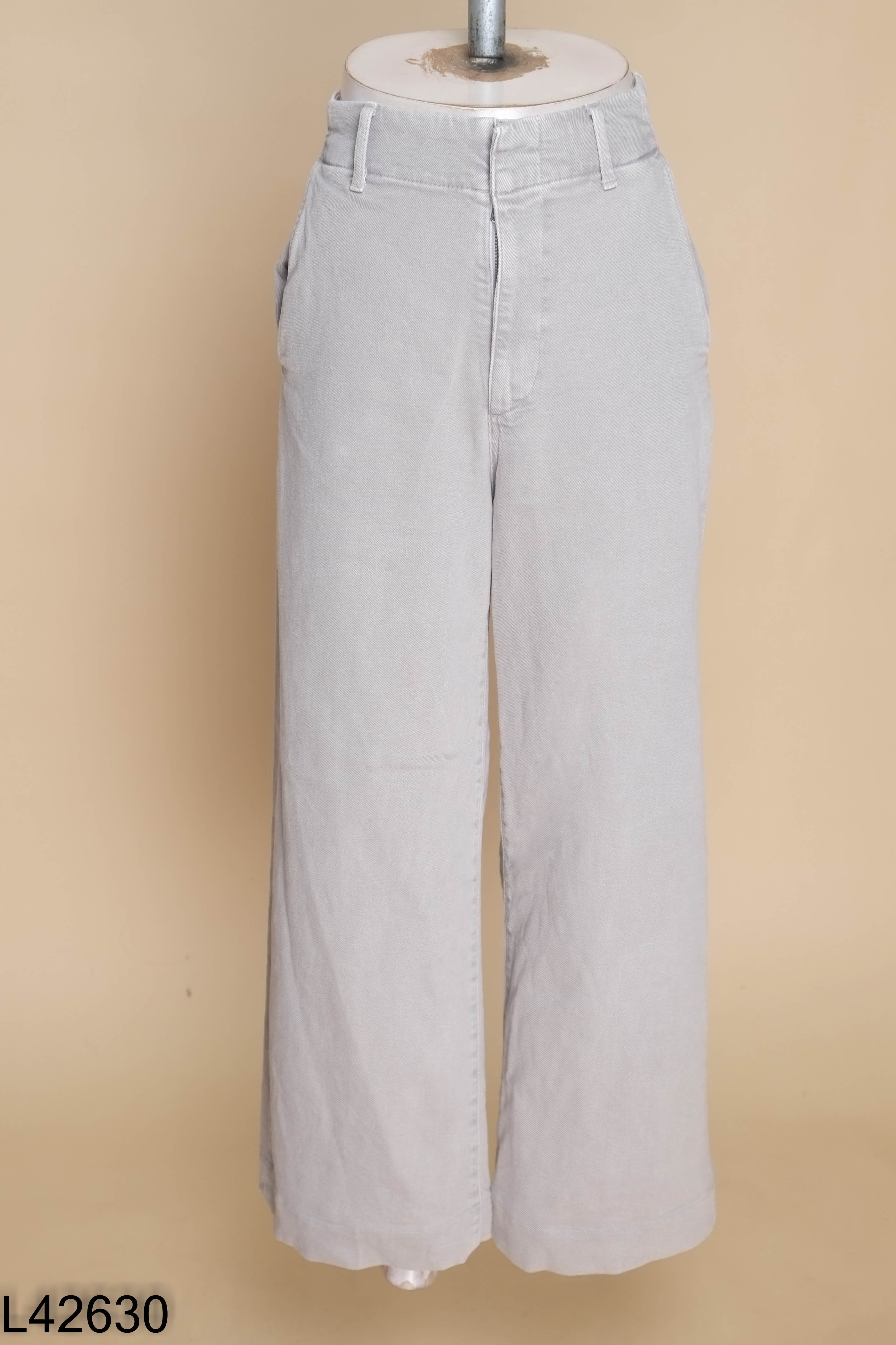 Quần jeans suông ghi UNIQLO