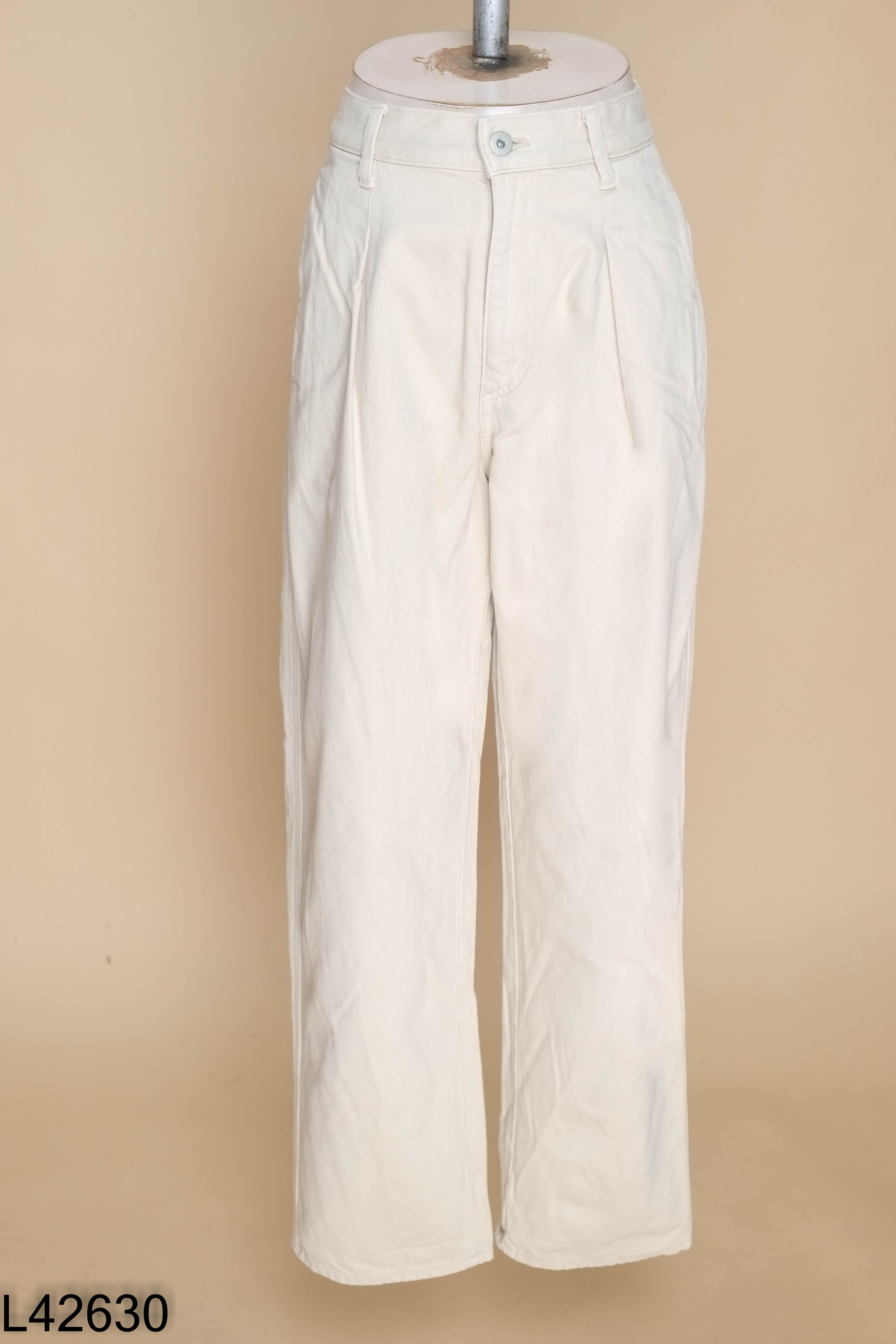 Quần kaki be suông UNIQLO