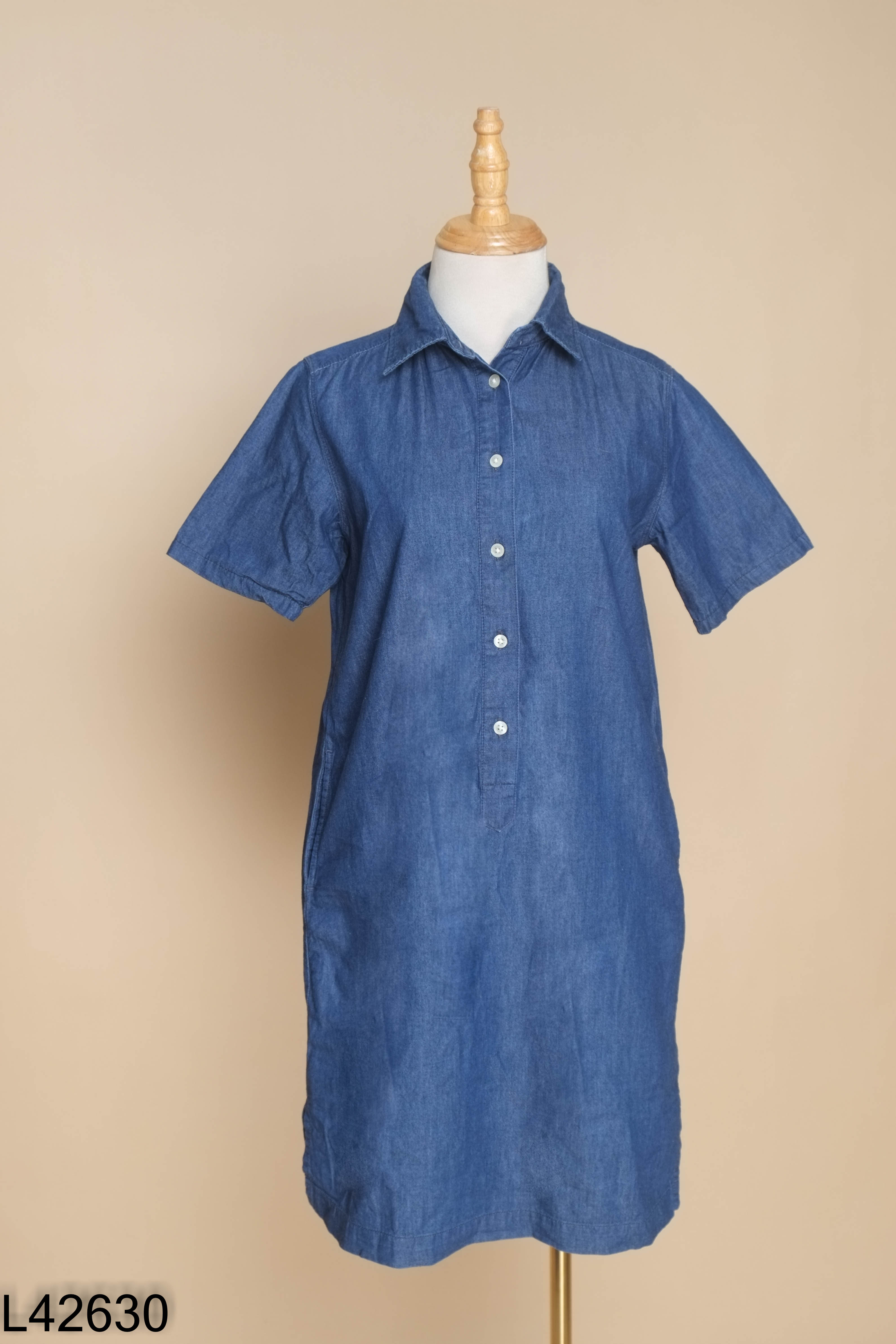 Váy ngắn xanh UNIQLO có cổ