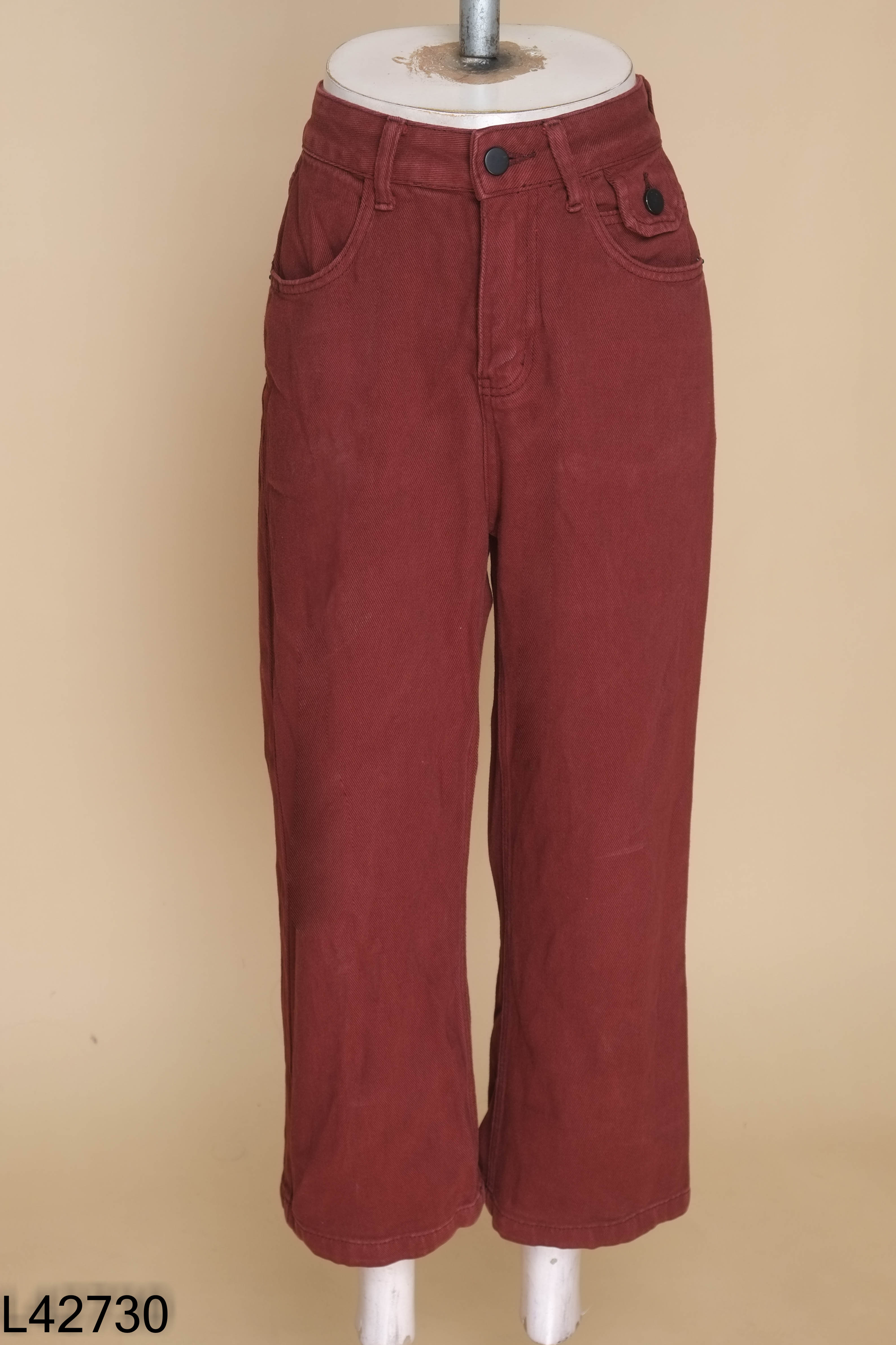 Quần jeans đỏ suông