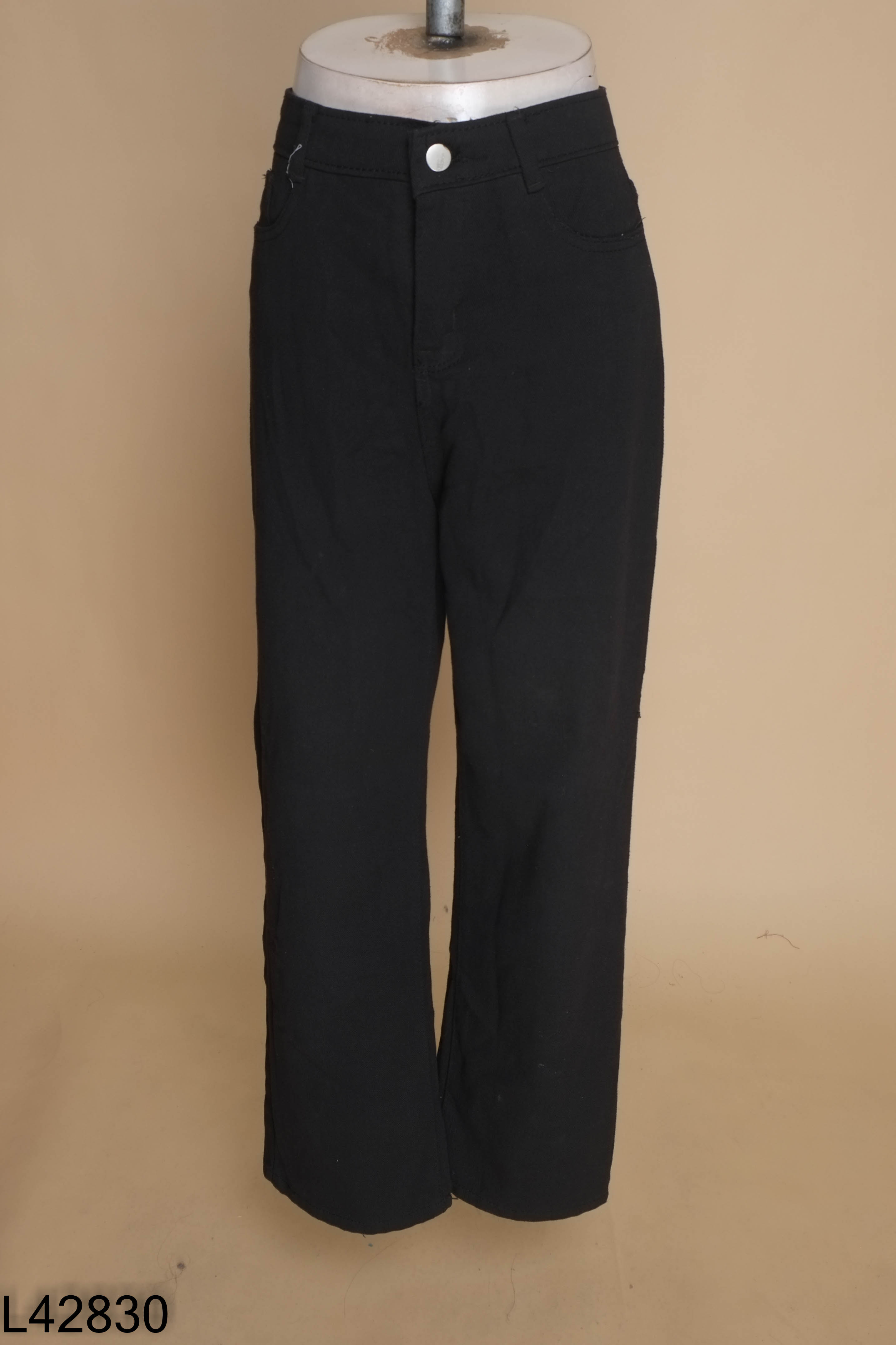 Quần jeans đen ống suông