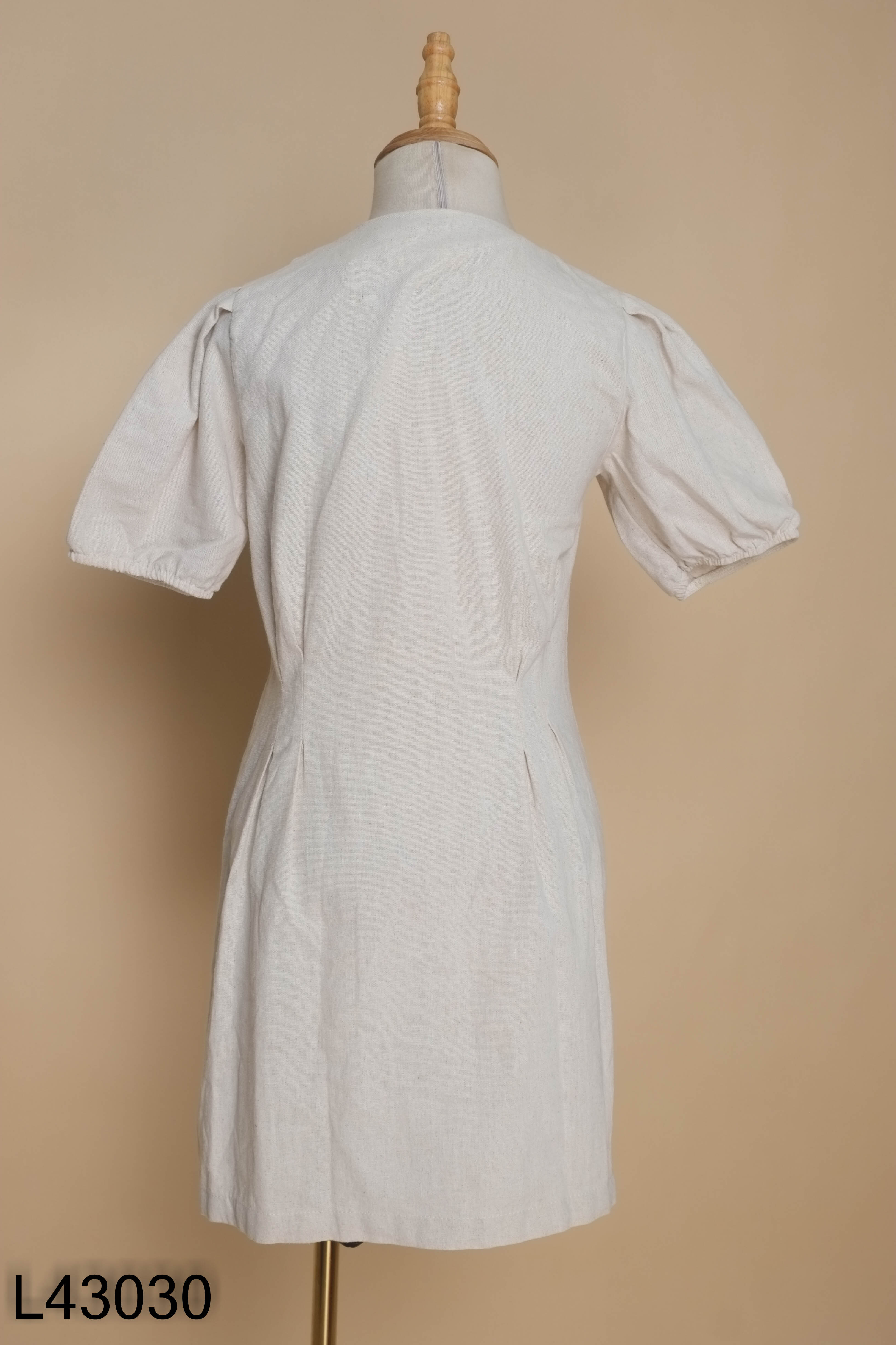 Váy linen be phối cúc