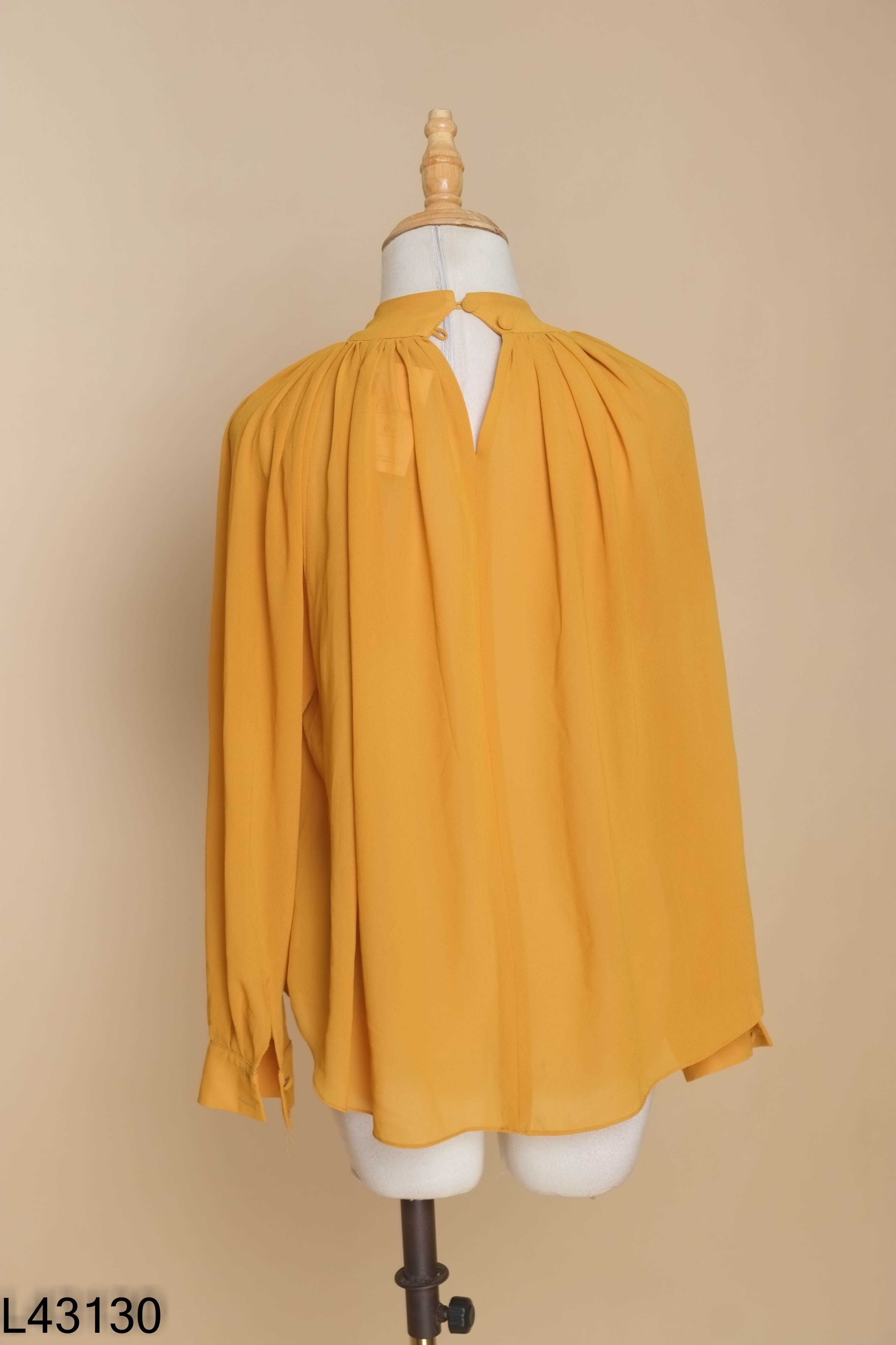 Áo D.CHIC vàng cổ cao