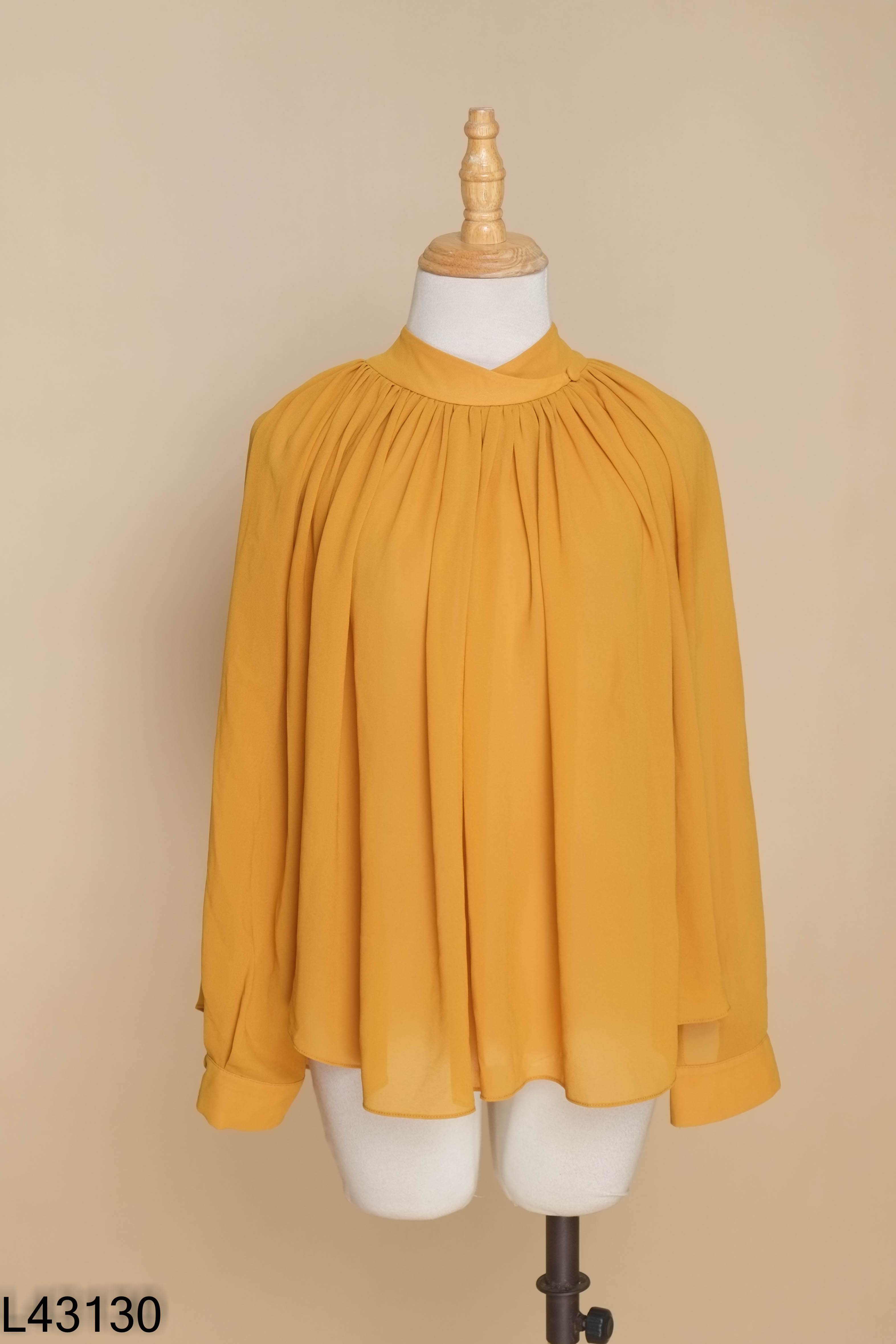 Áo D.CHIC vàng cổ cao