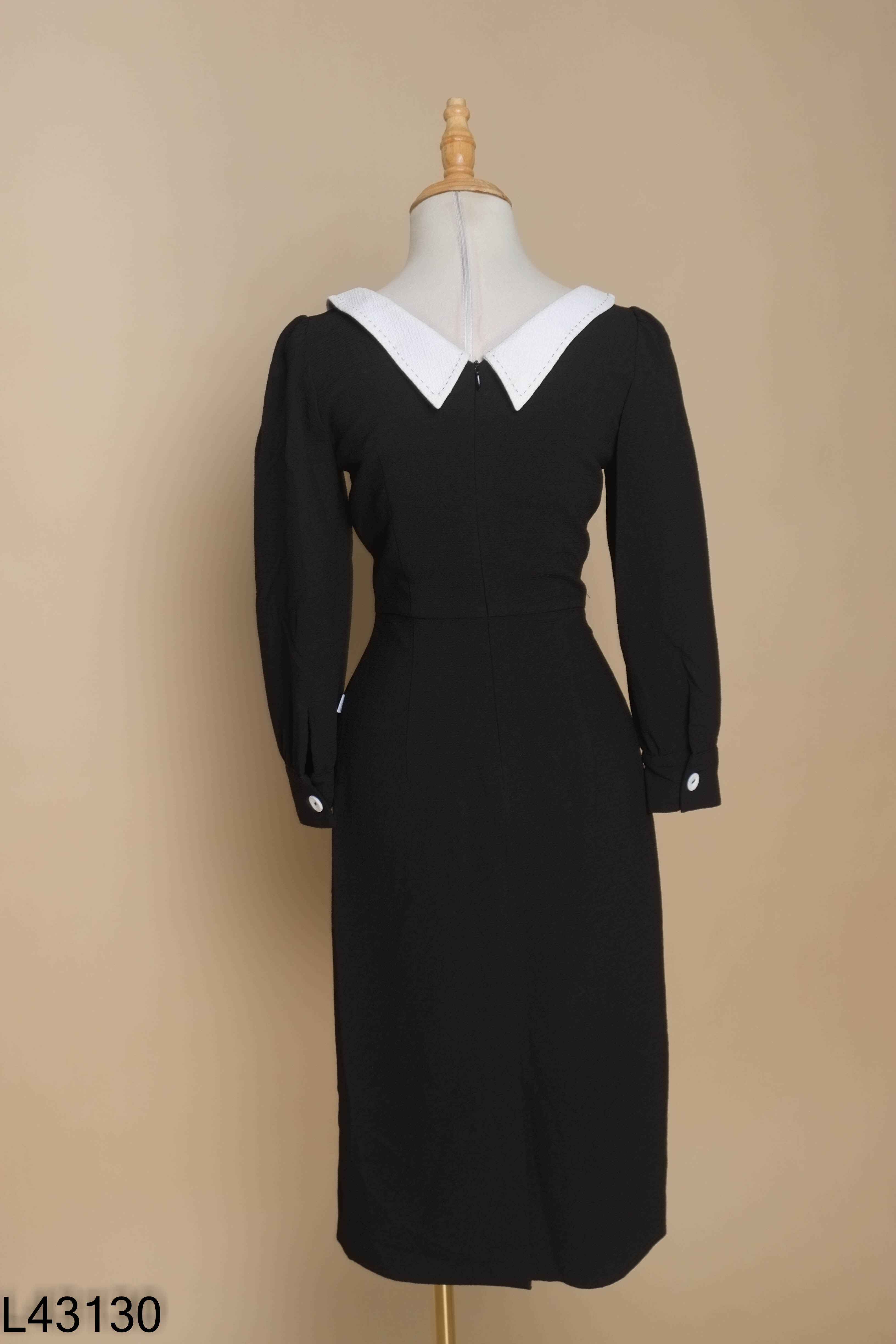 Váy D.CHIC đen cổ trắng