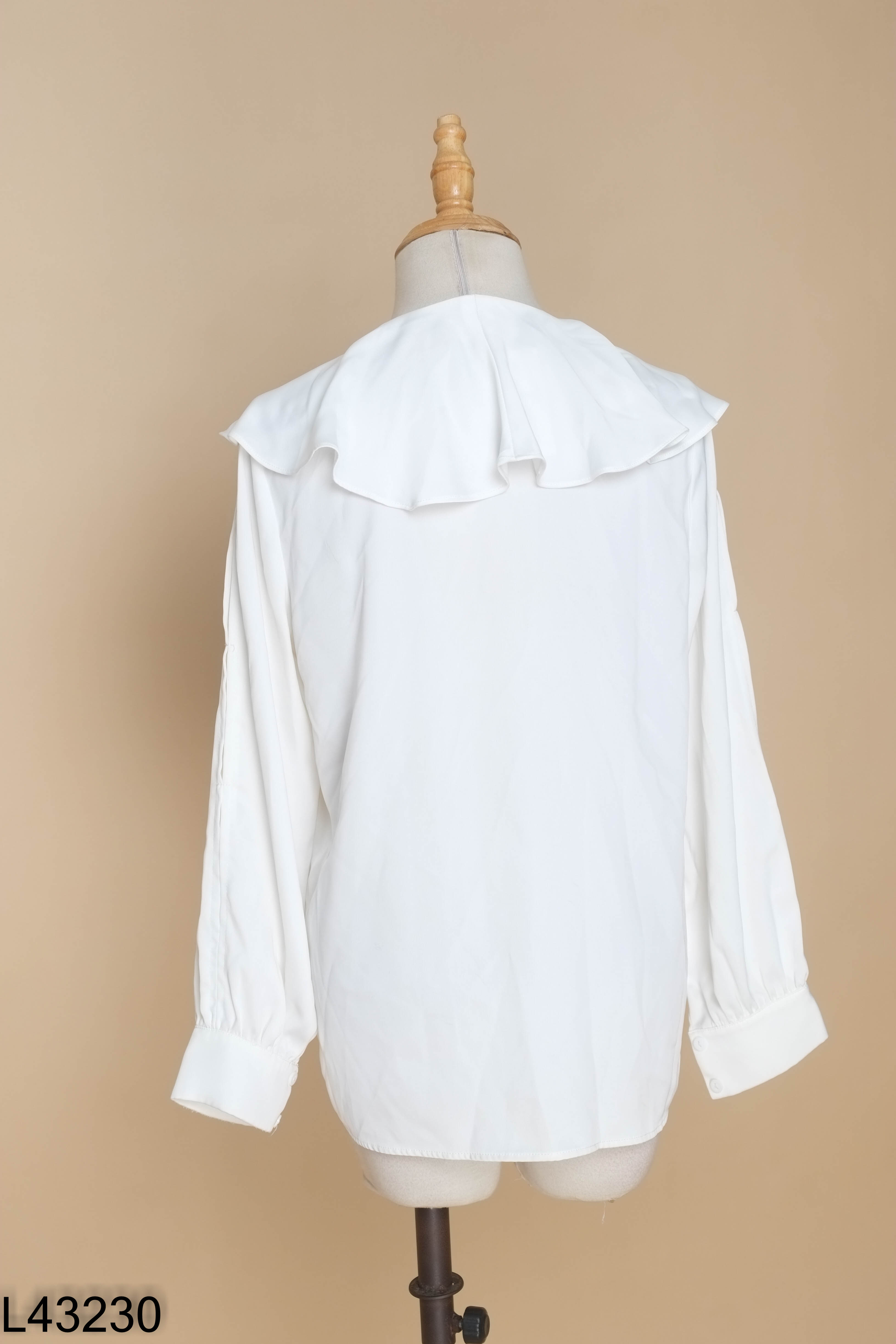 Áo CHARME STORE trắng phối bèo