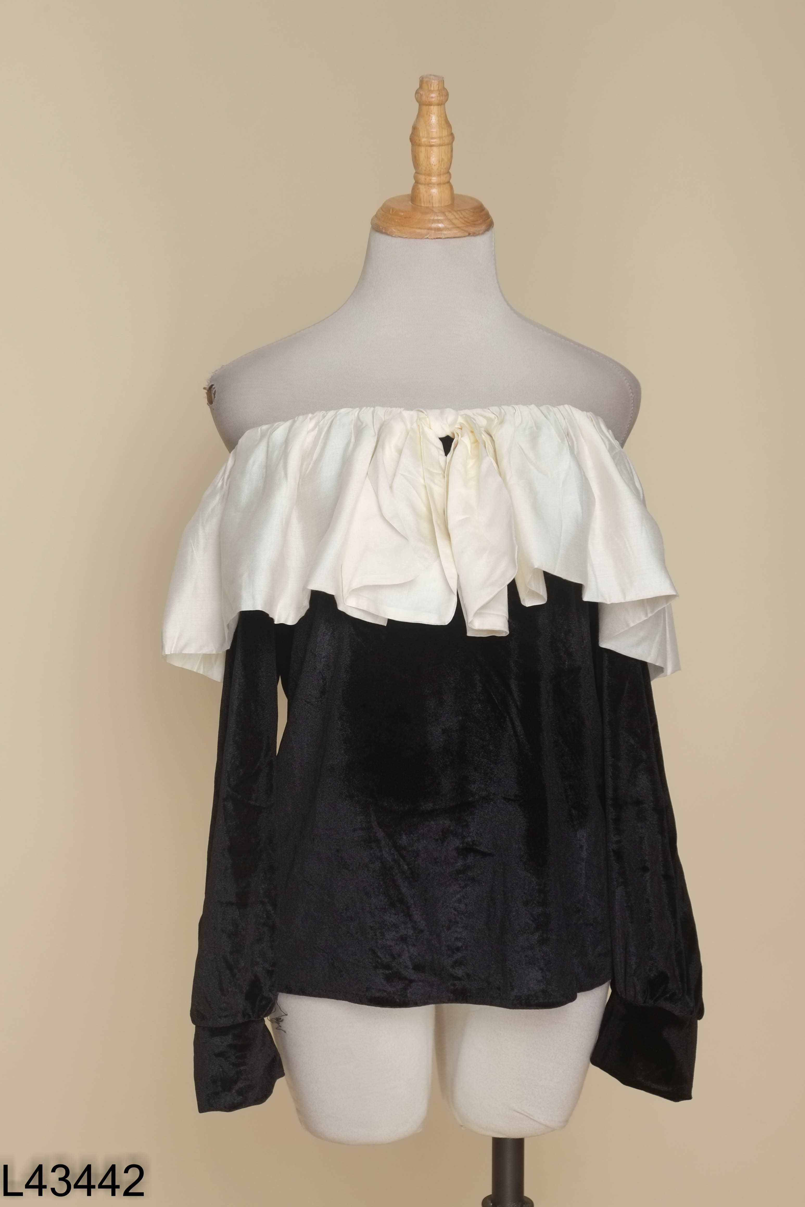 Áo kiểu CA CLOTHING đen trễ vai