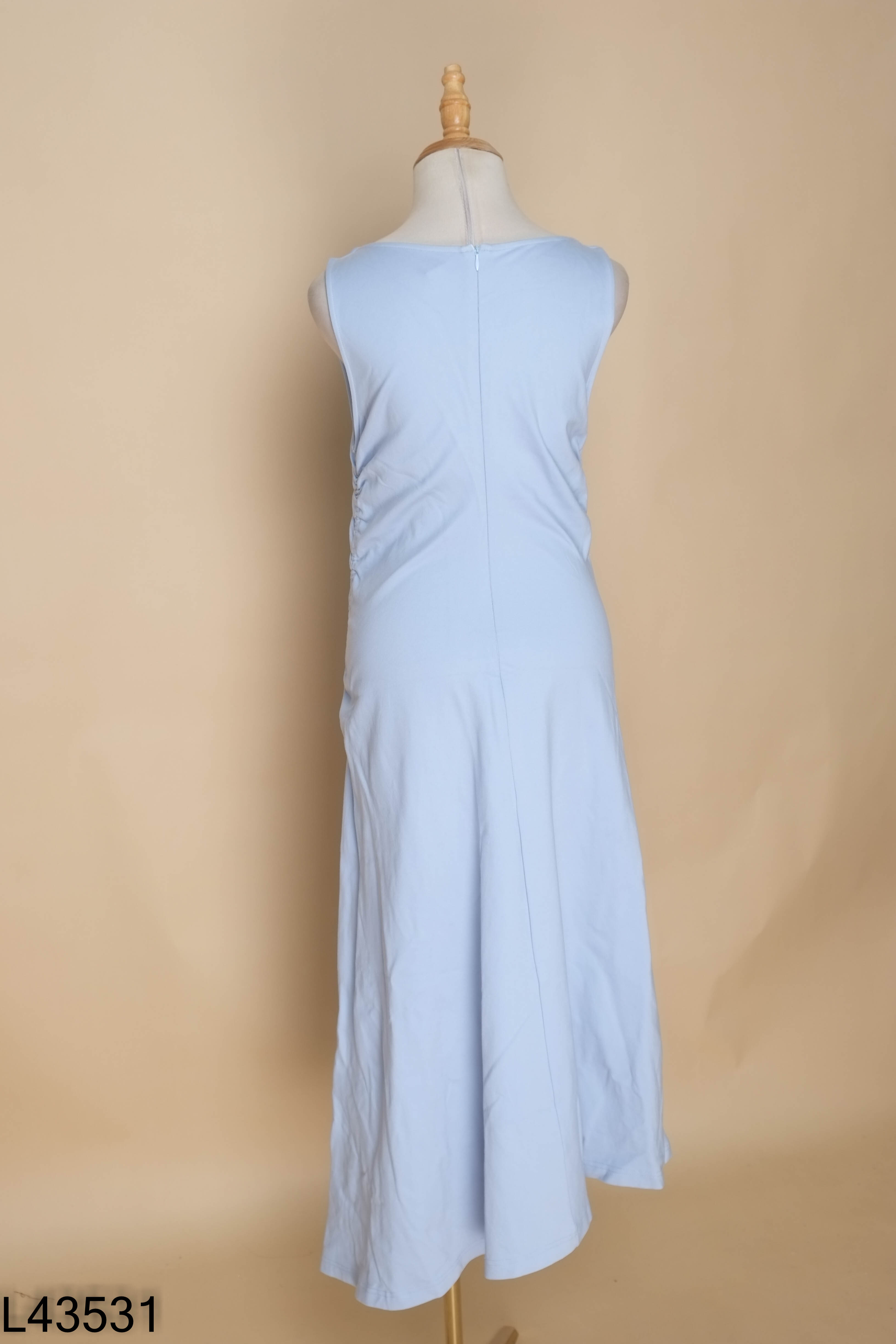 Váy xanh pastel dáng dài