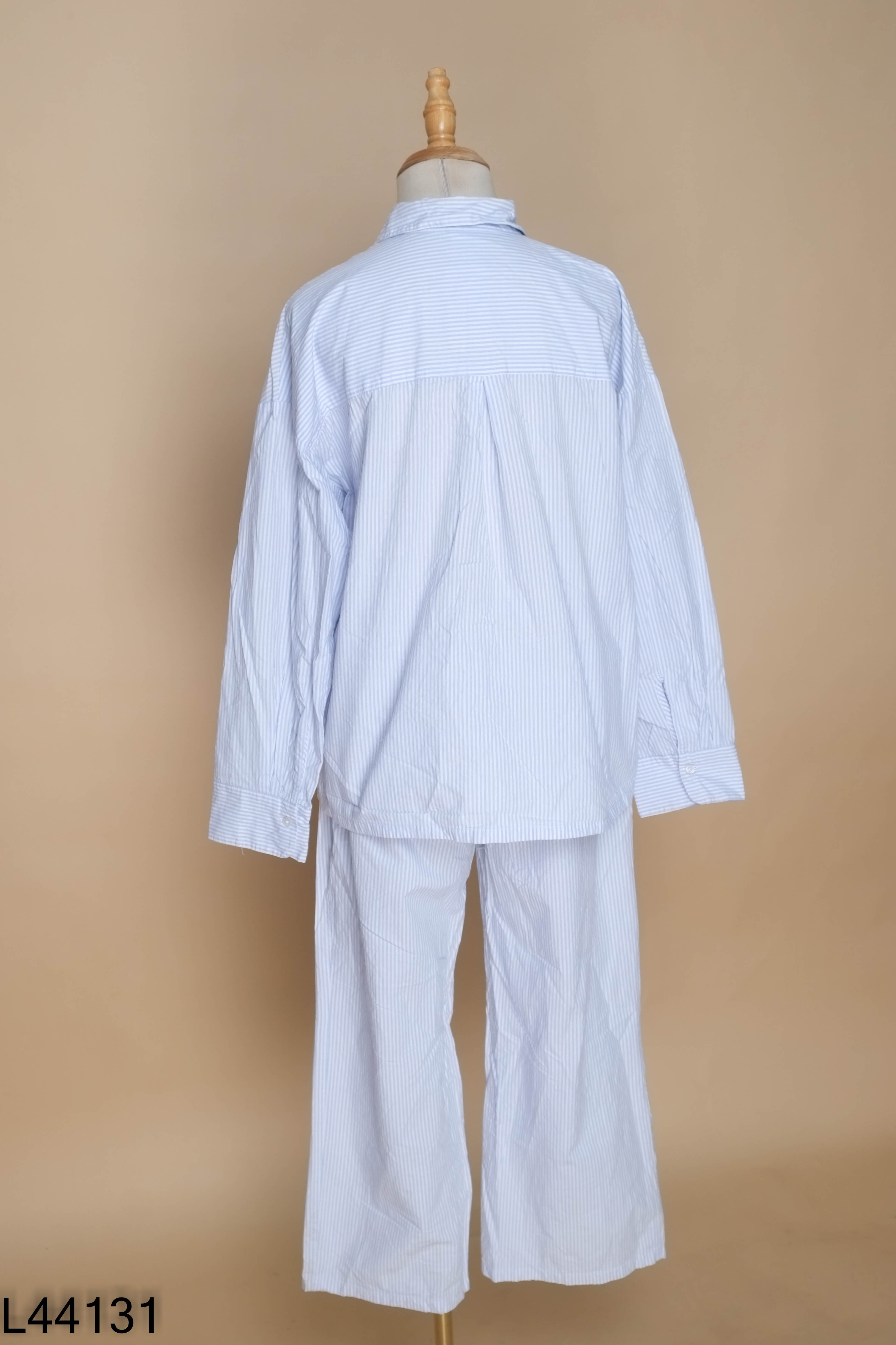 Set trắng kẻ xanh H&M+quần