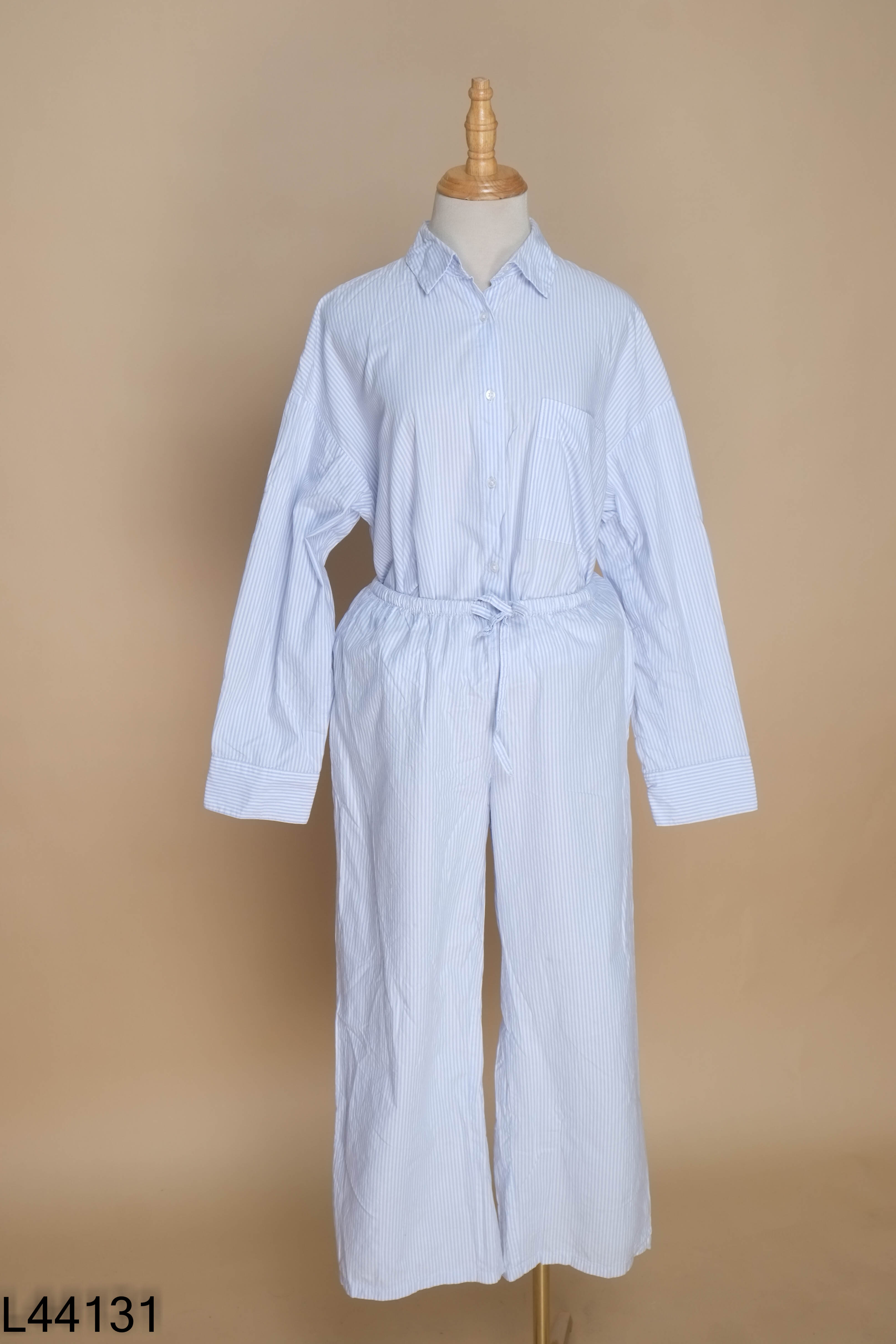 Set trắng kẻ xanh H&M+quần