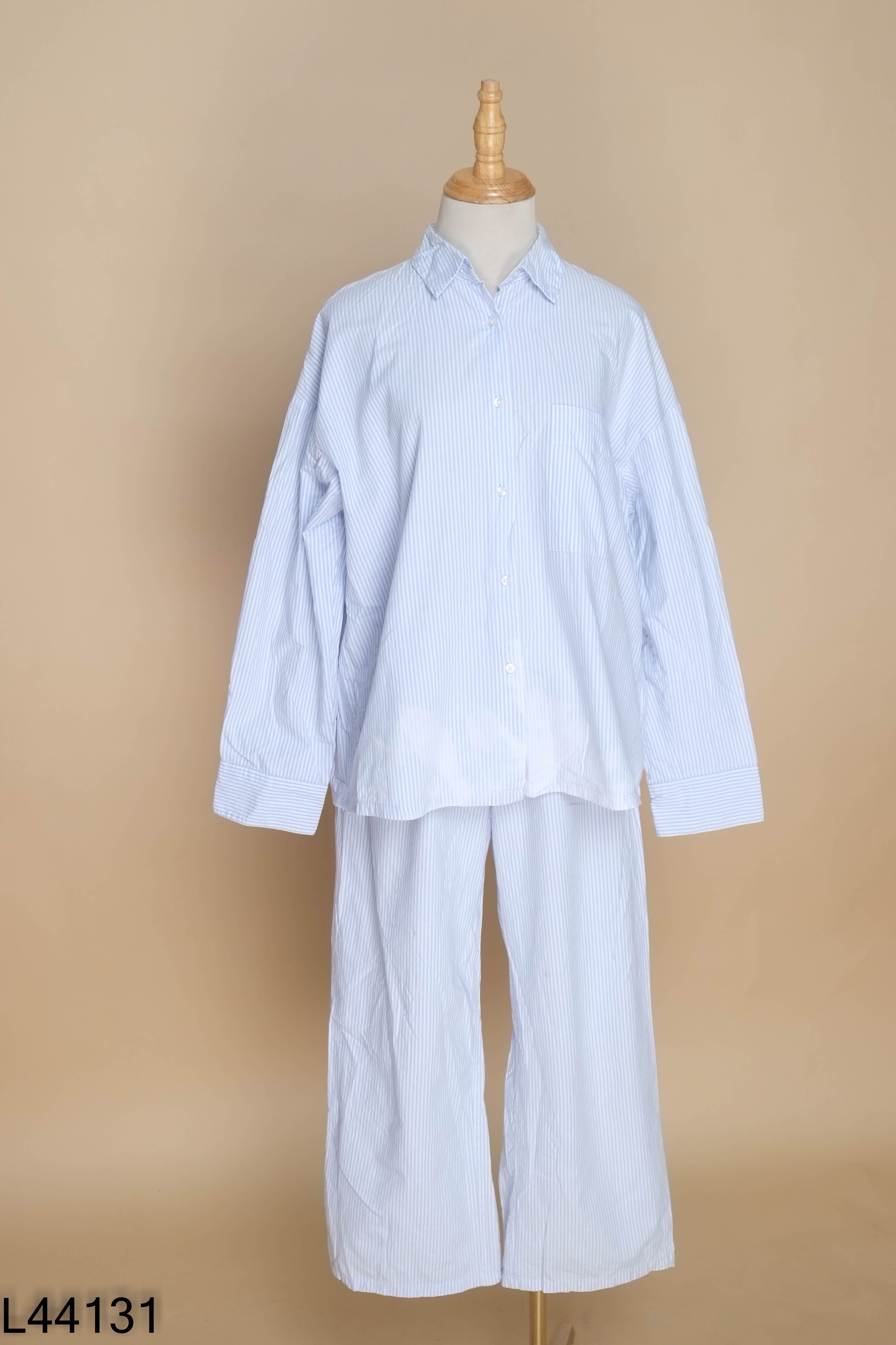 Set trắng kẻ xanh H&M+quần