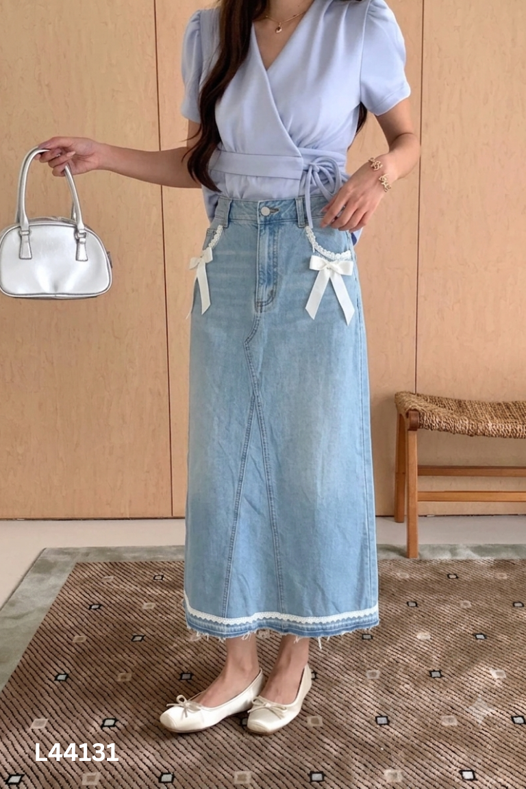 Chân váy jeans xanh GU đính nơ