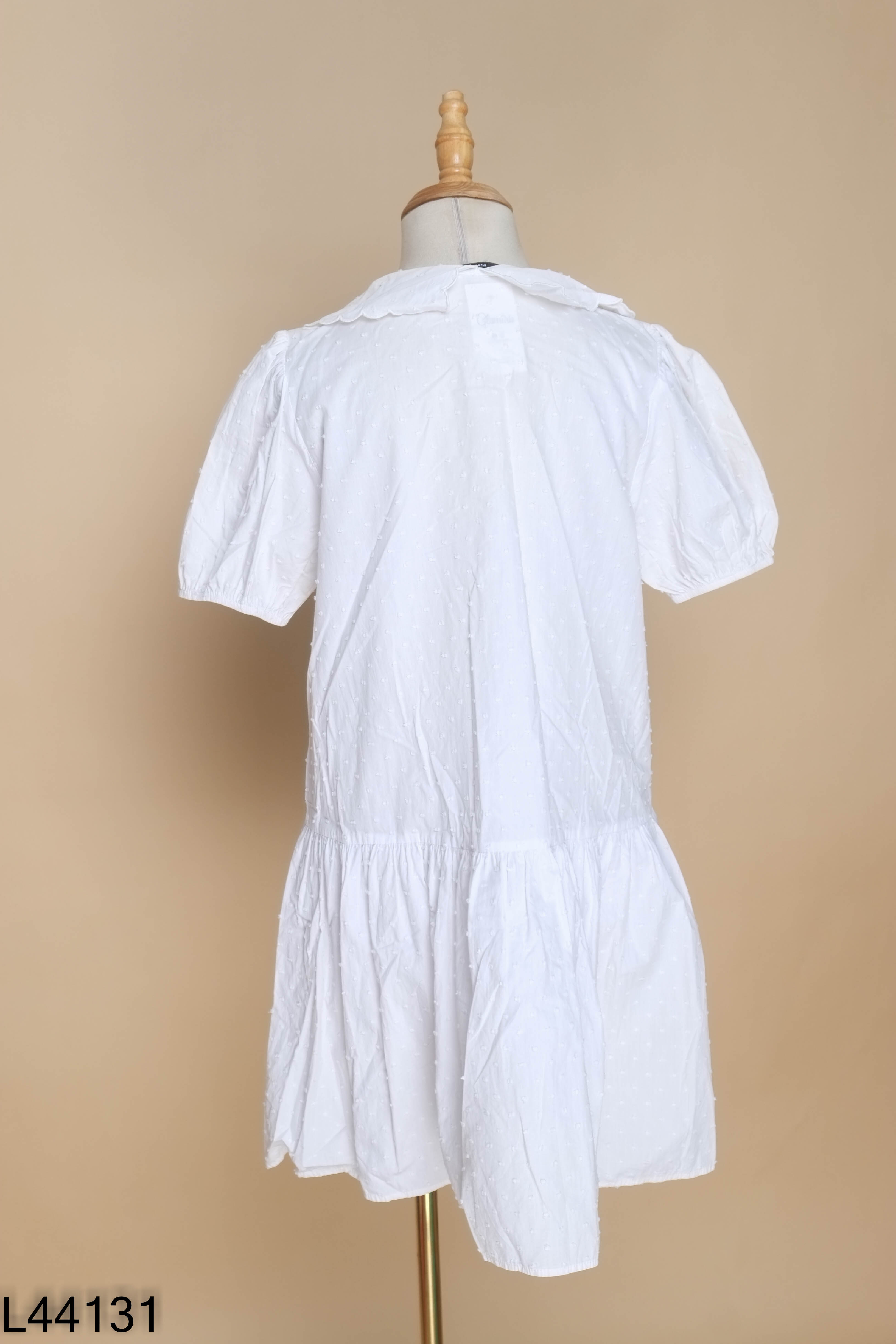 Váy suông trắng ZARA cổ bèo