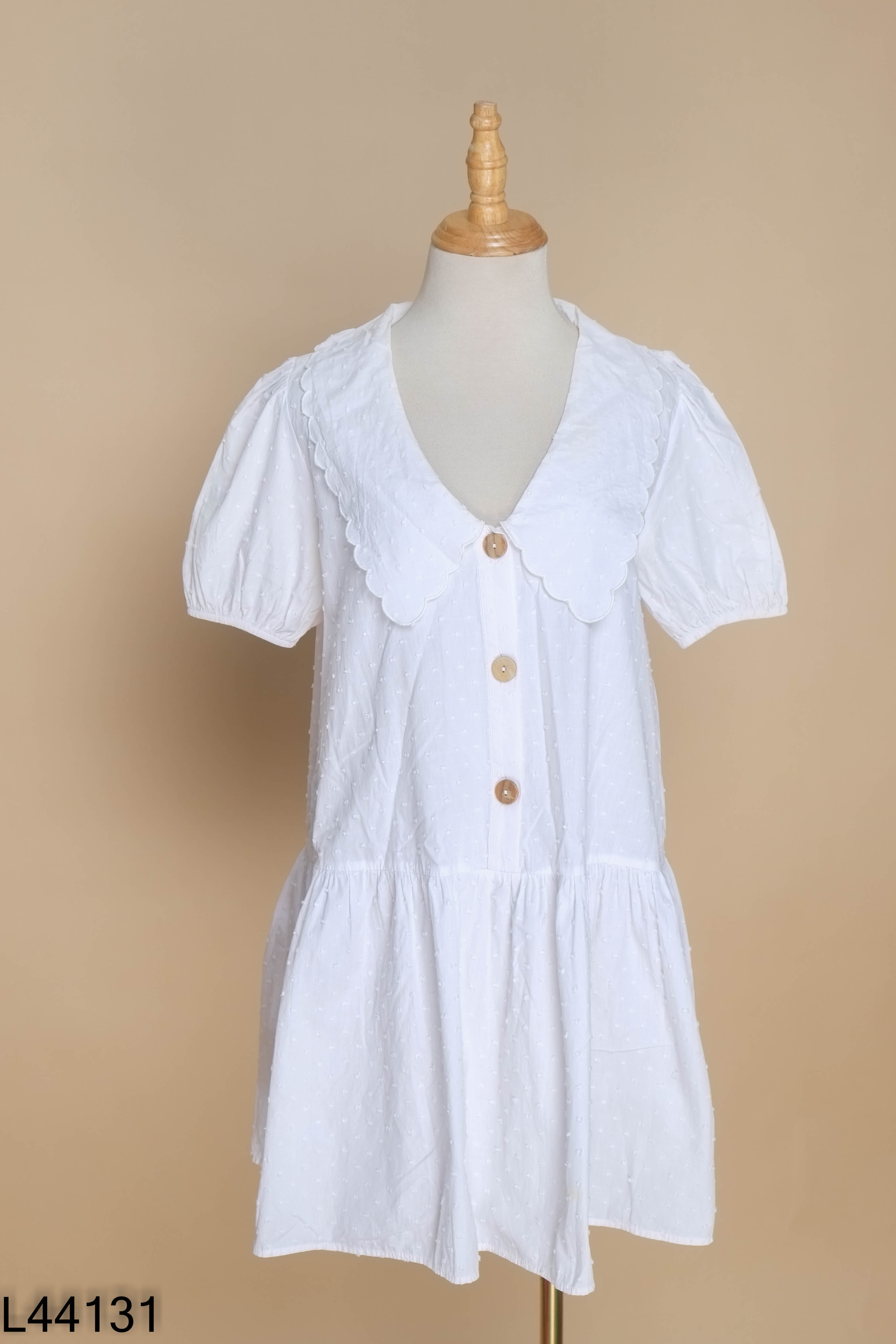 Váy suông trắng ZARA cổ bèo