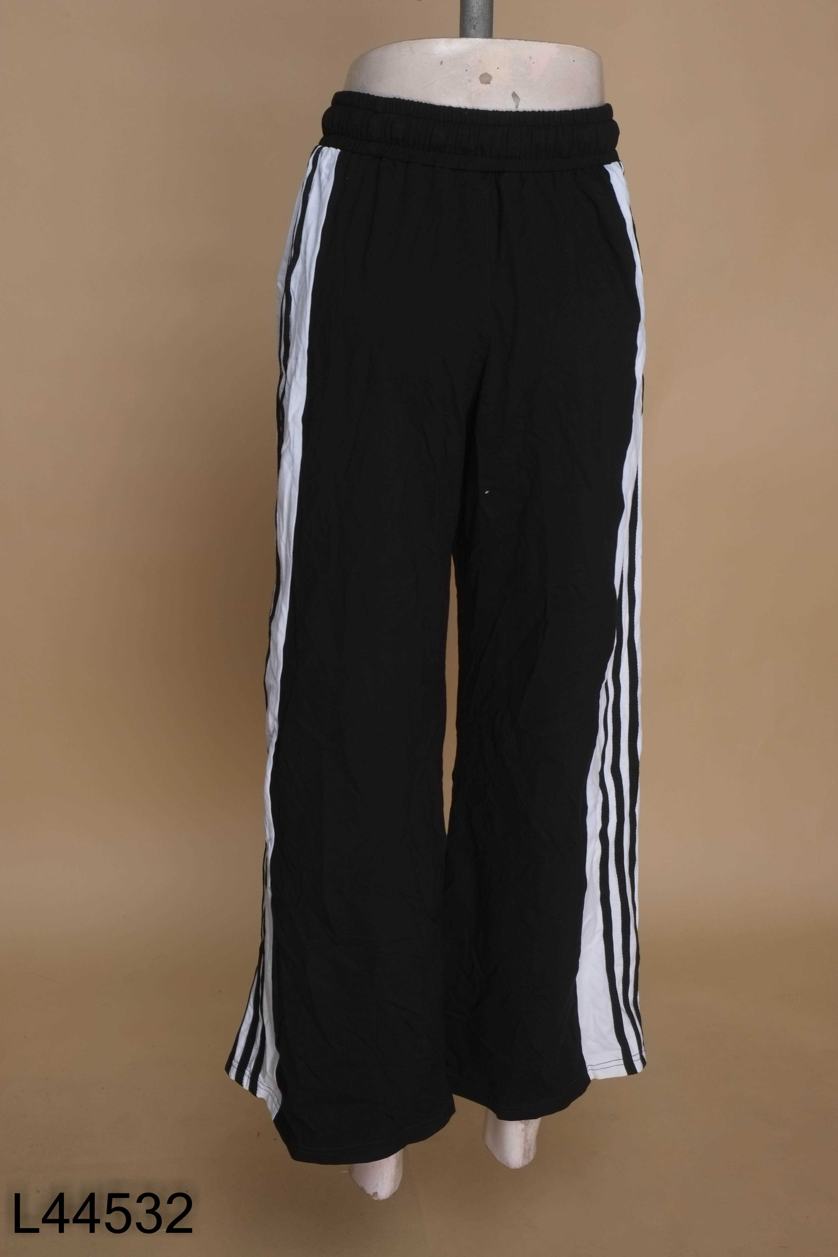 Quần dài đen Adidas suông