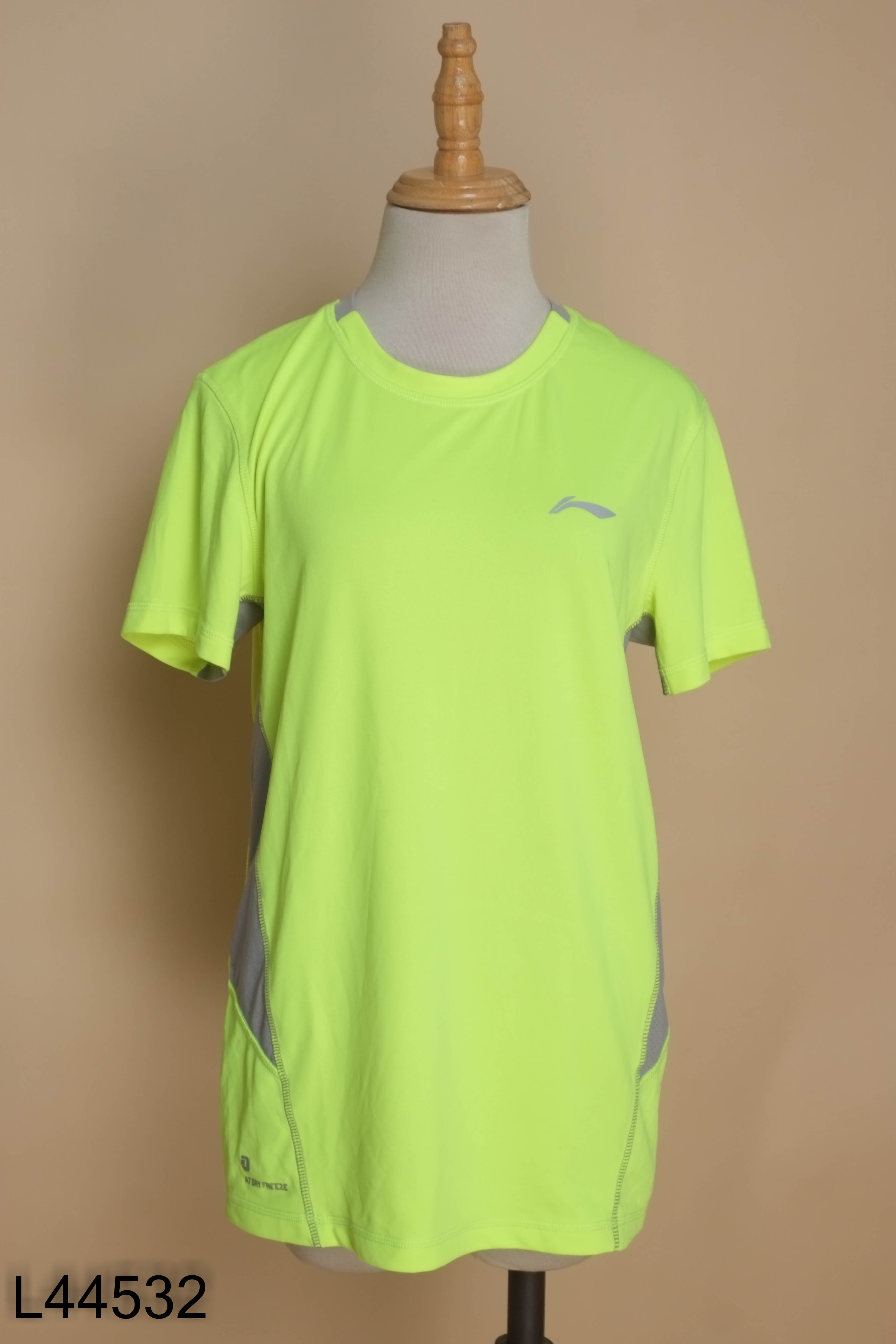 Áo thun Lining xanh neon