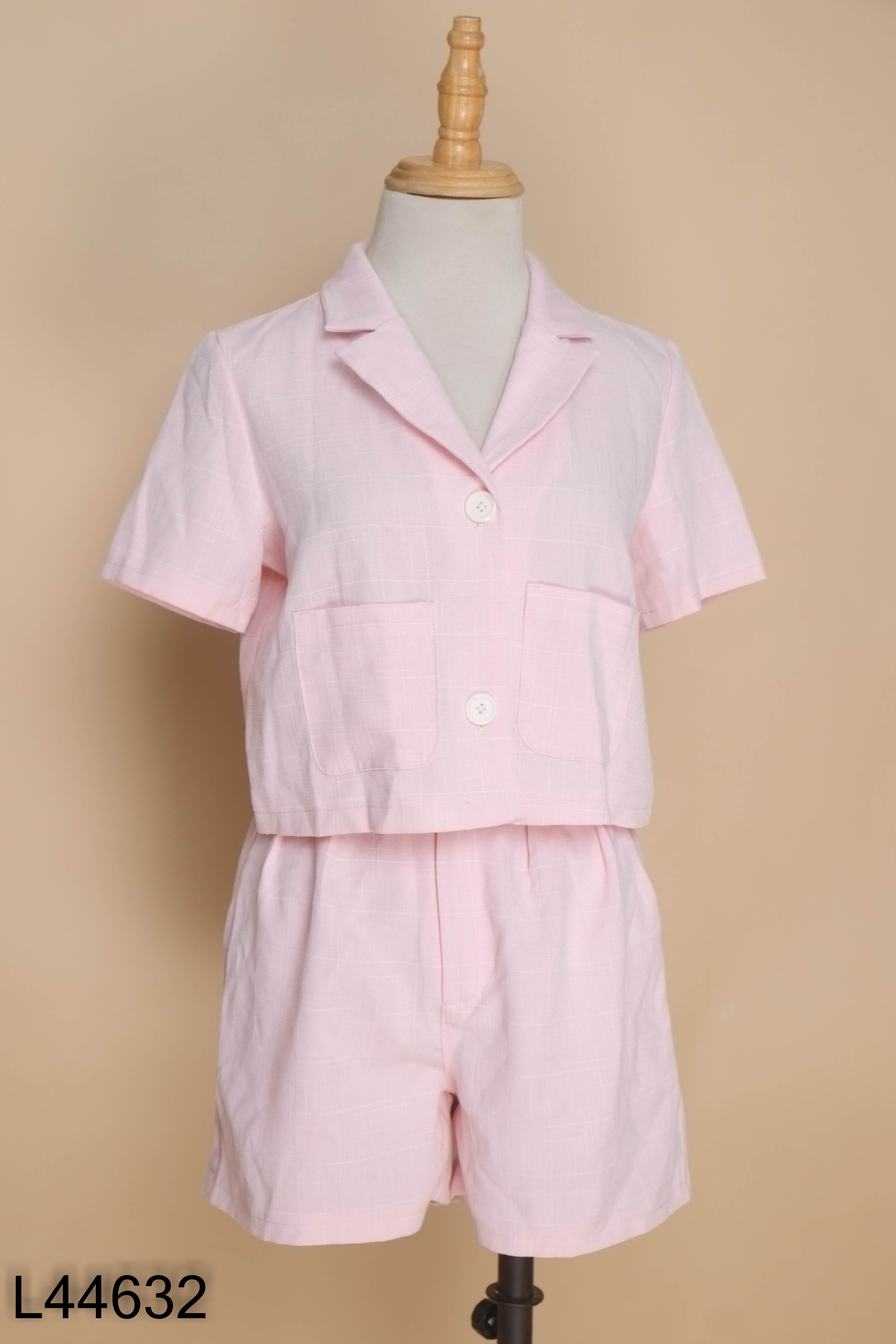 Set Áo hồng phối cúc + quần shorts
