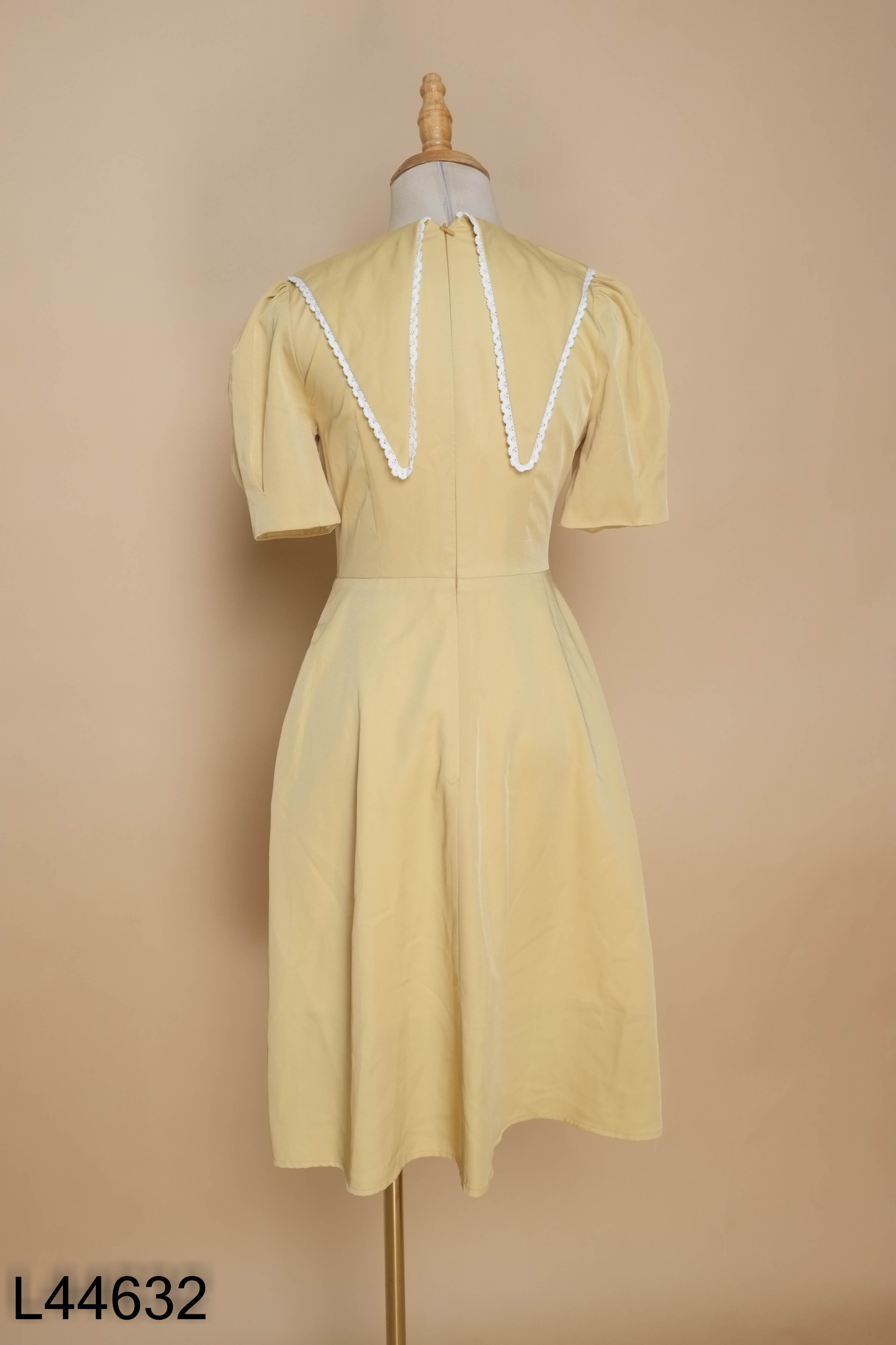 Váy vàng ADORE DRESS cổ vạt thêu hoa