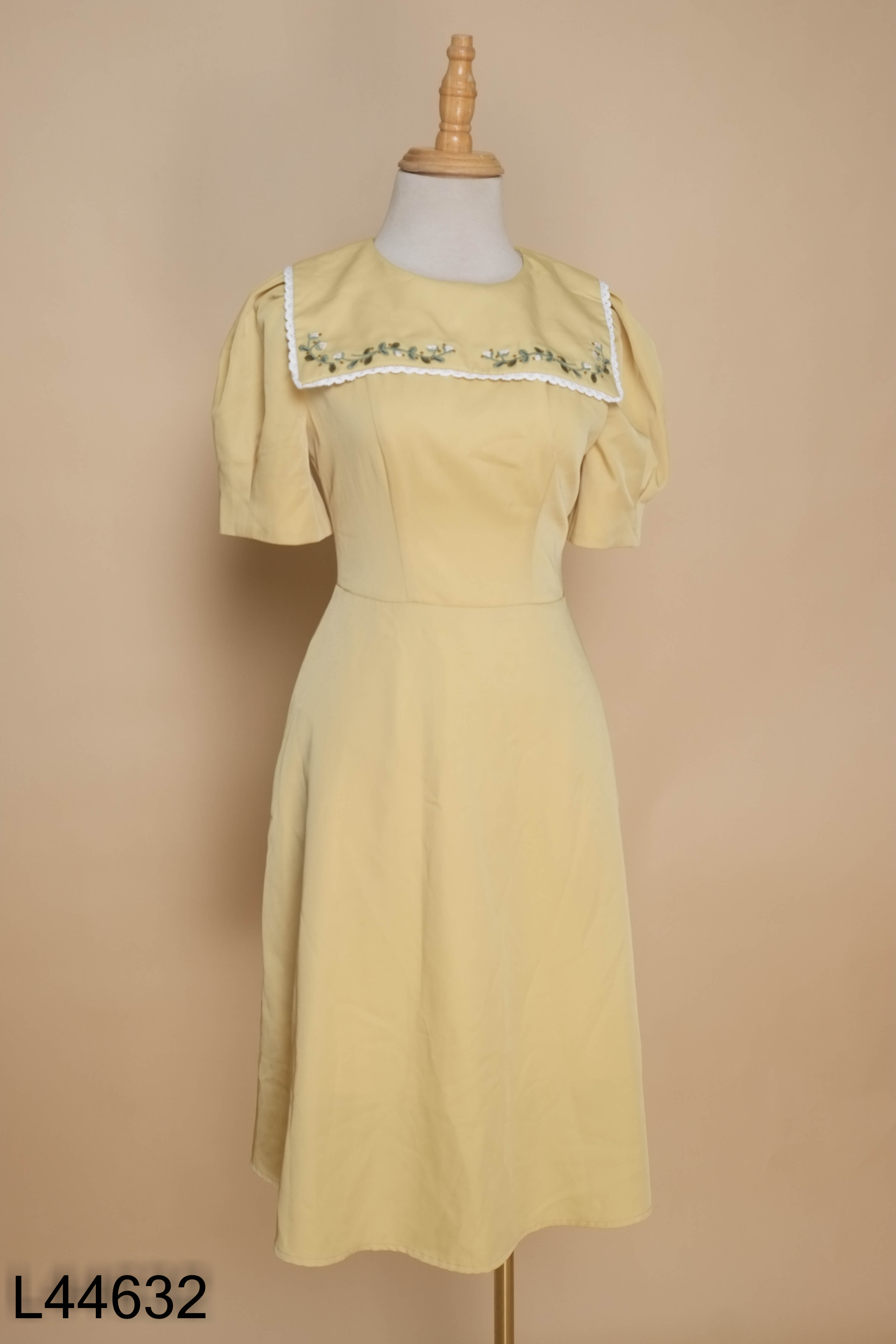 Váy vàng ADORE DRESS cổ vạt thêu hoa