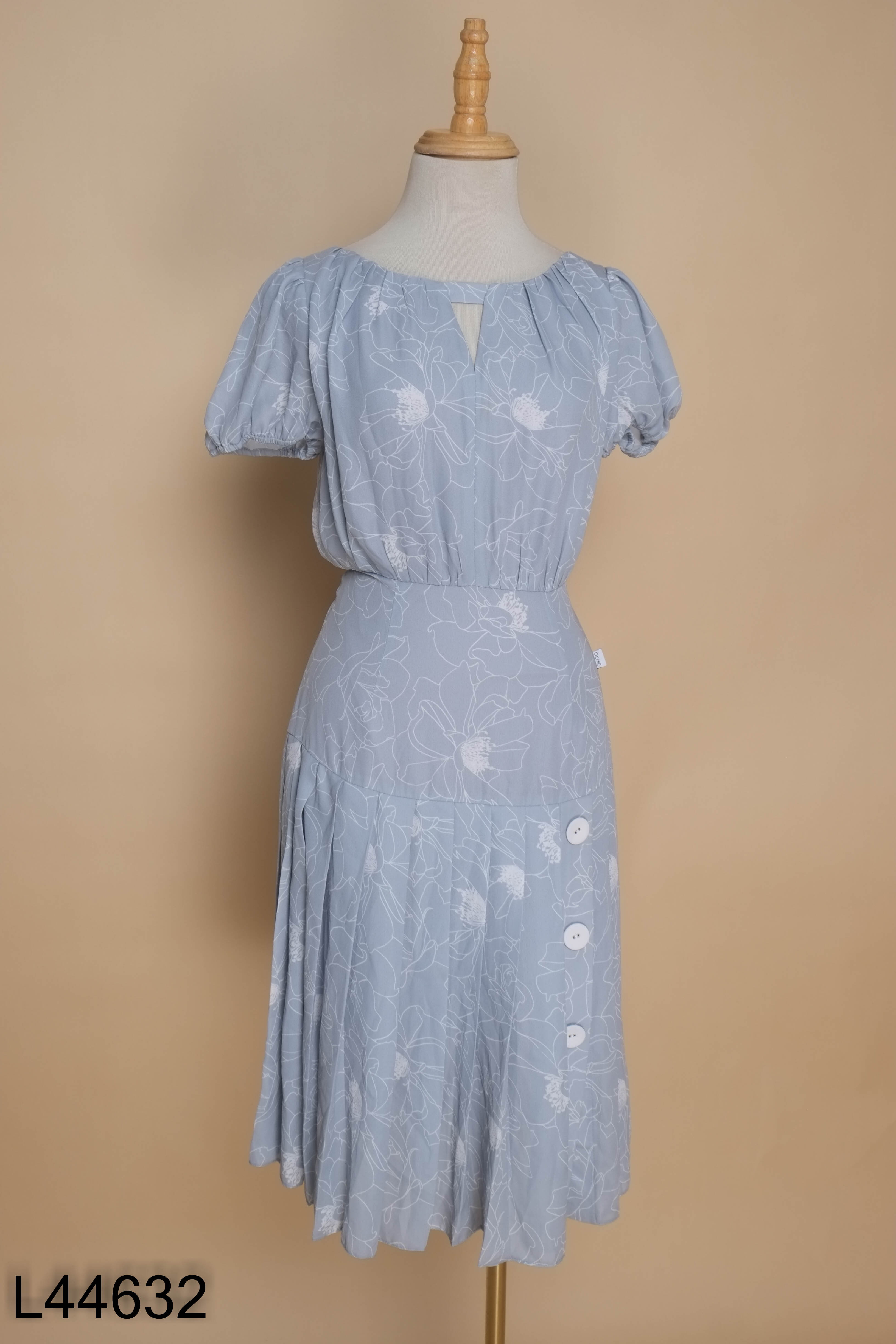 Váy xám D.CHIC hoa trắng