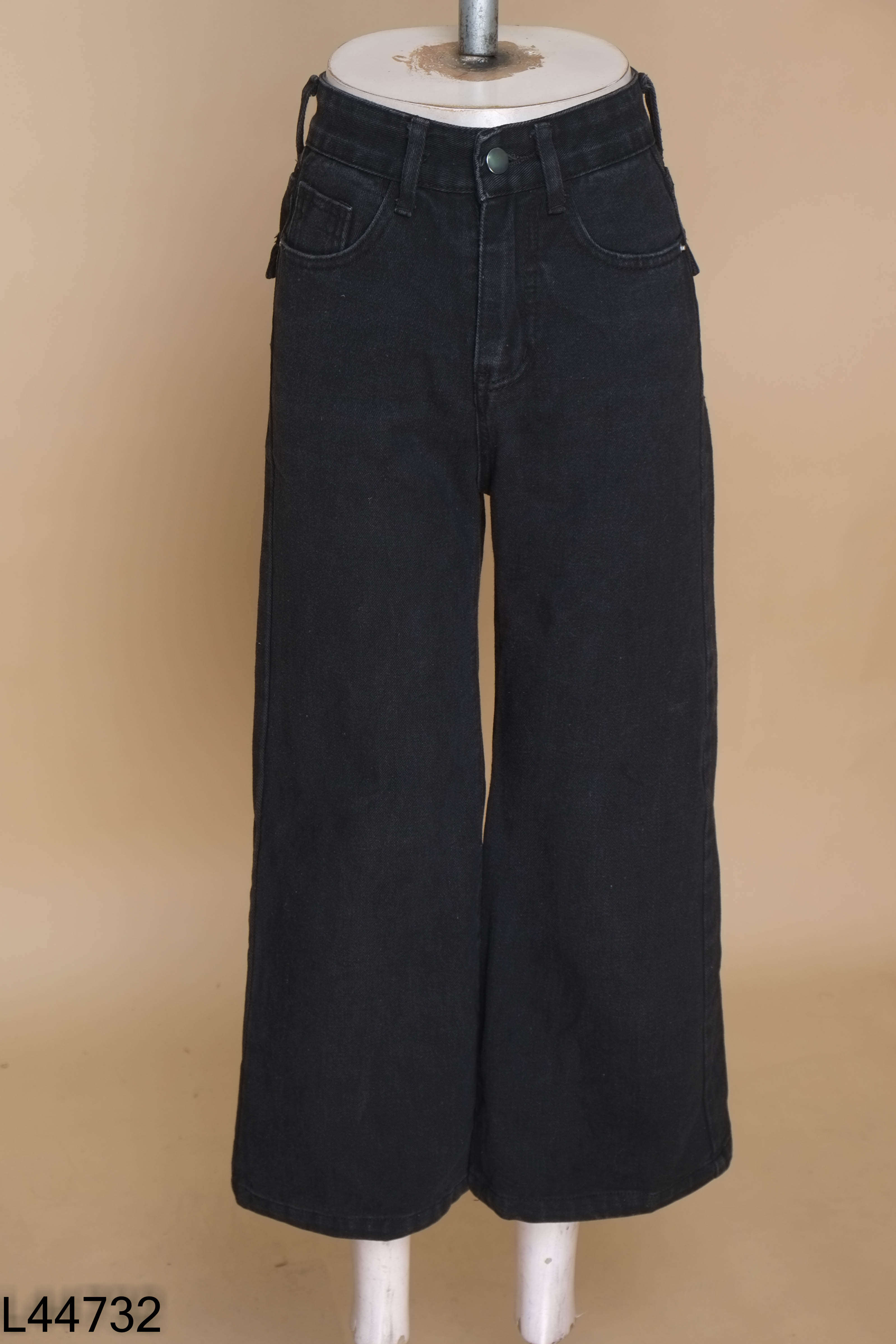 Quần jeans đen suông túi sau