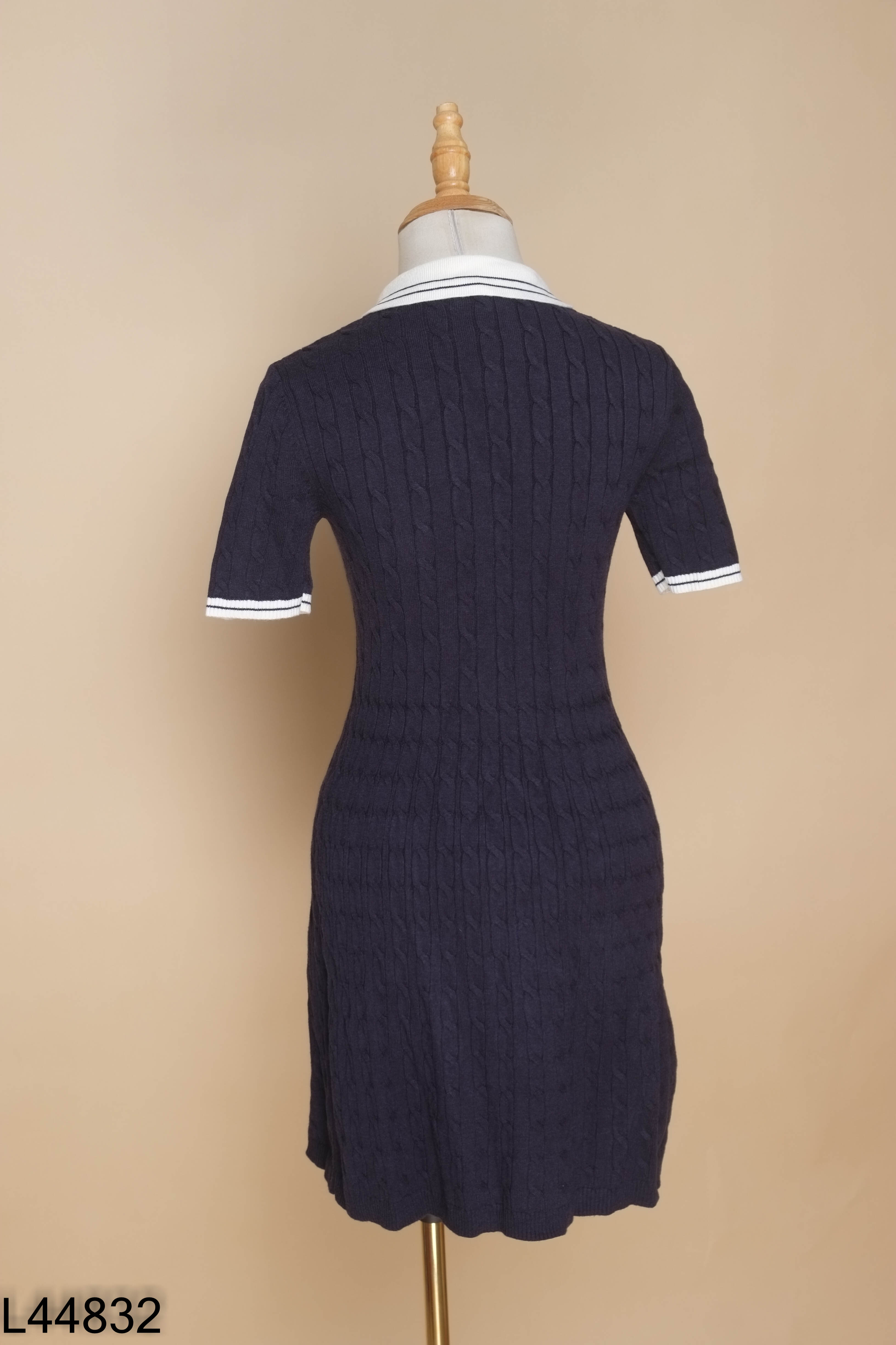 Váy SHEMODA xanh len cổ kem