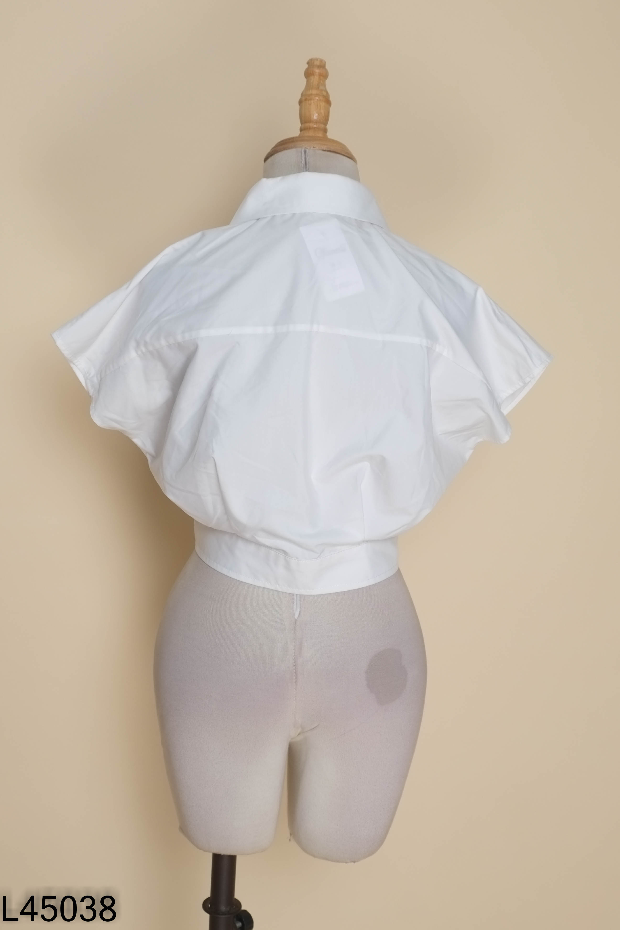 Áo sơ mi trắng croptop