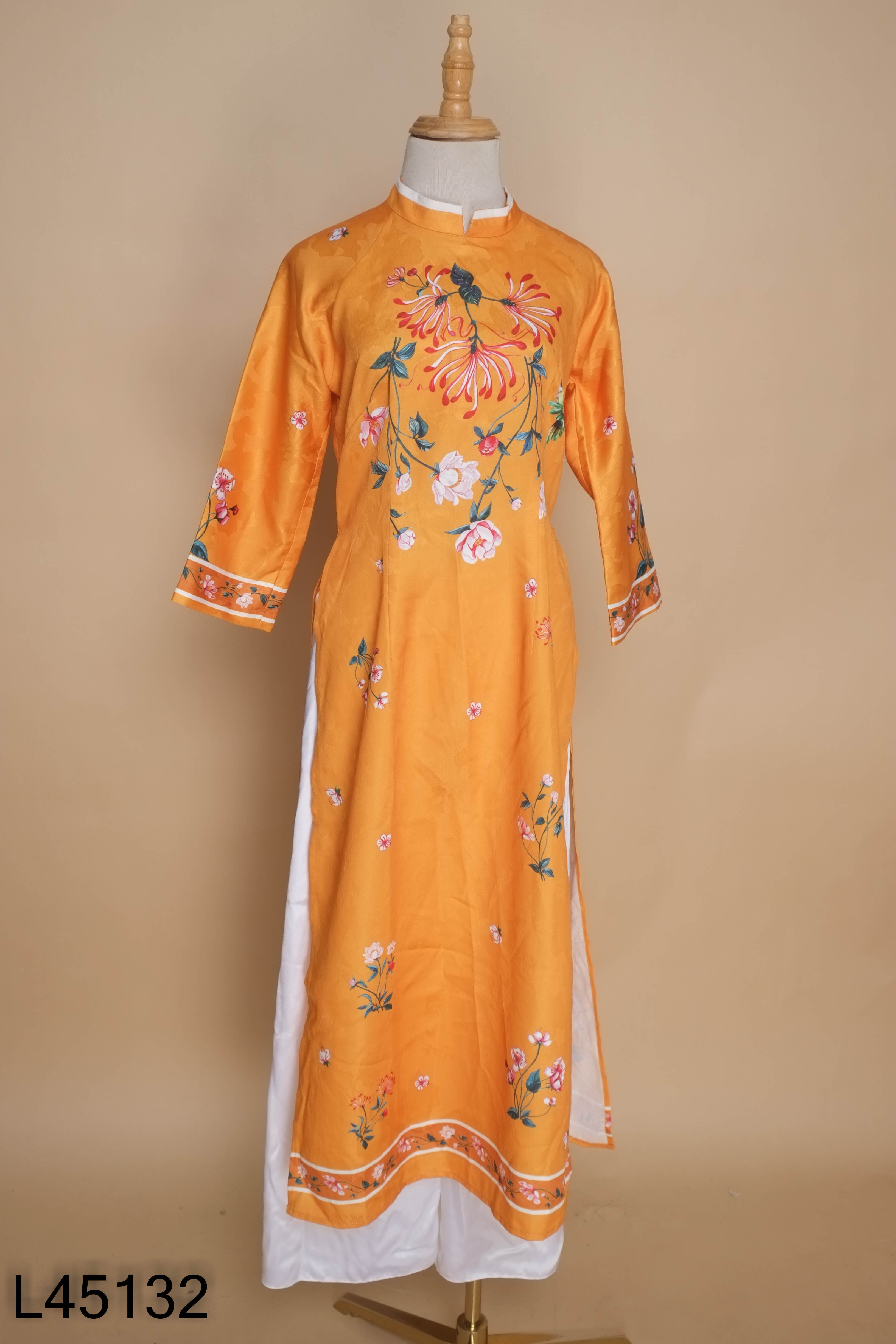 Set áo dài cam họa tiết + quần lụa trắng