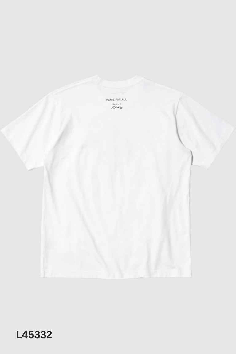 Áo thun trắng UNIQLO họa tiết
