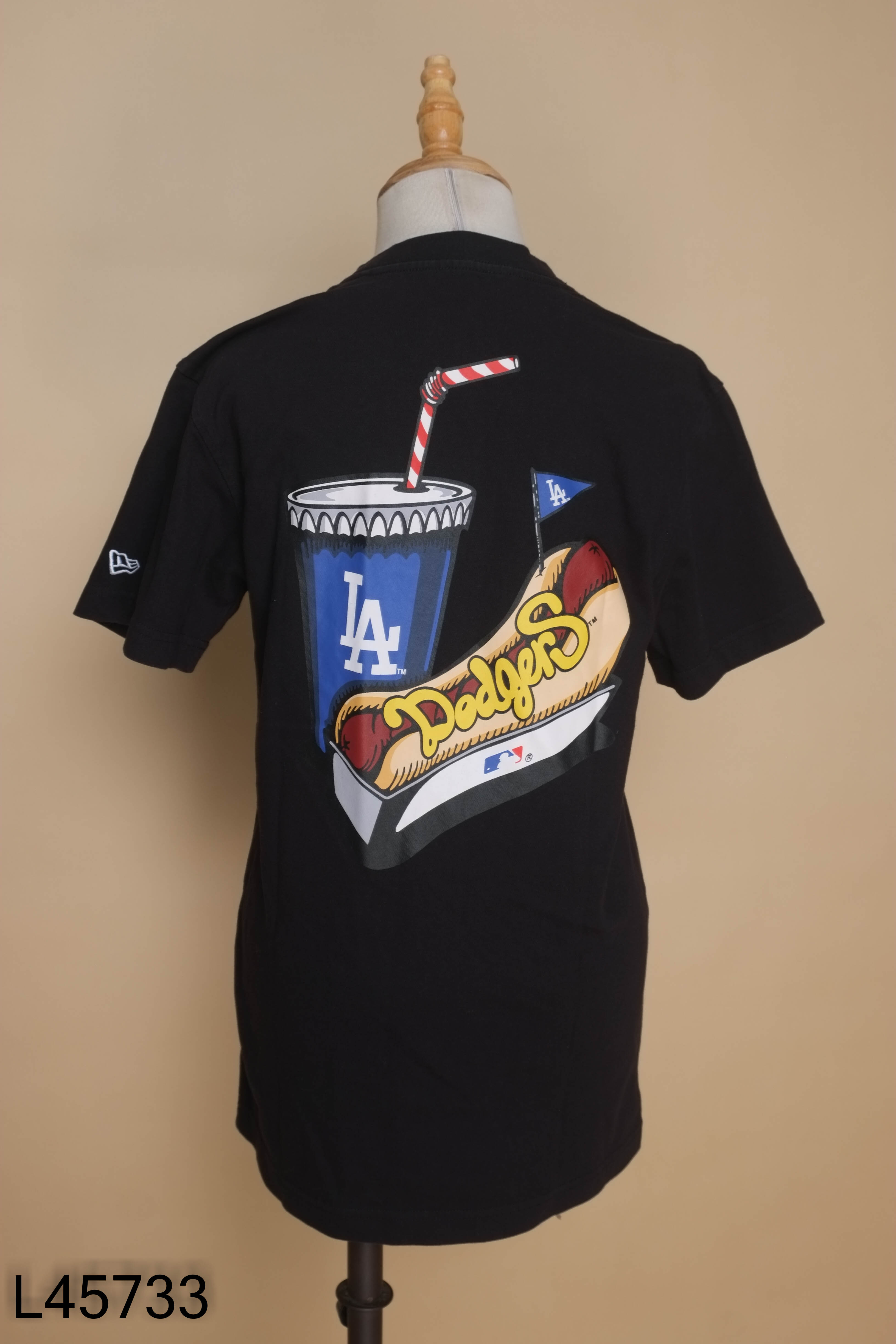 Áo thun MLB đen in họa tiết