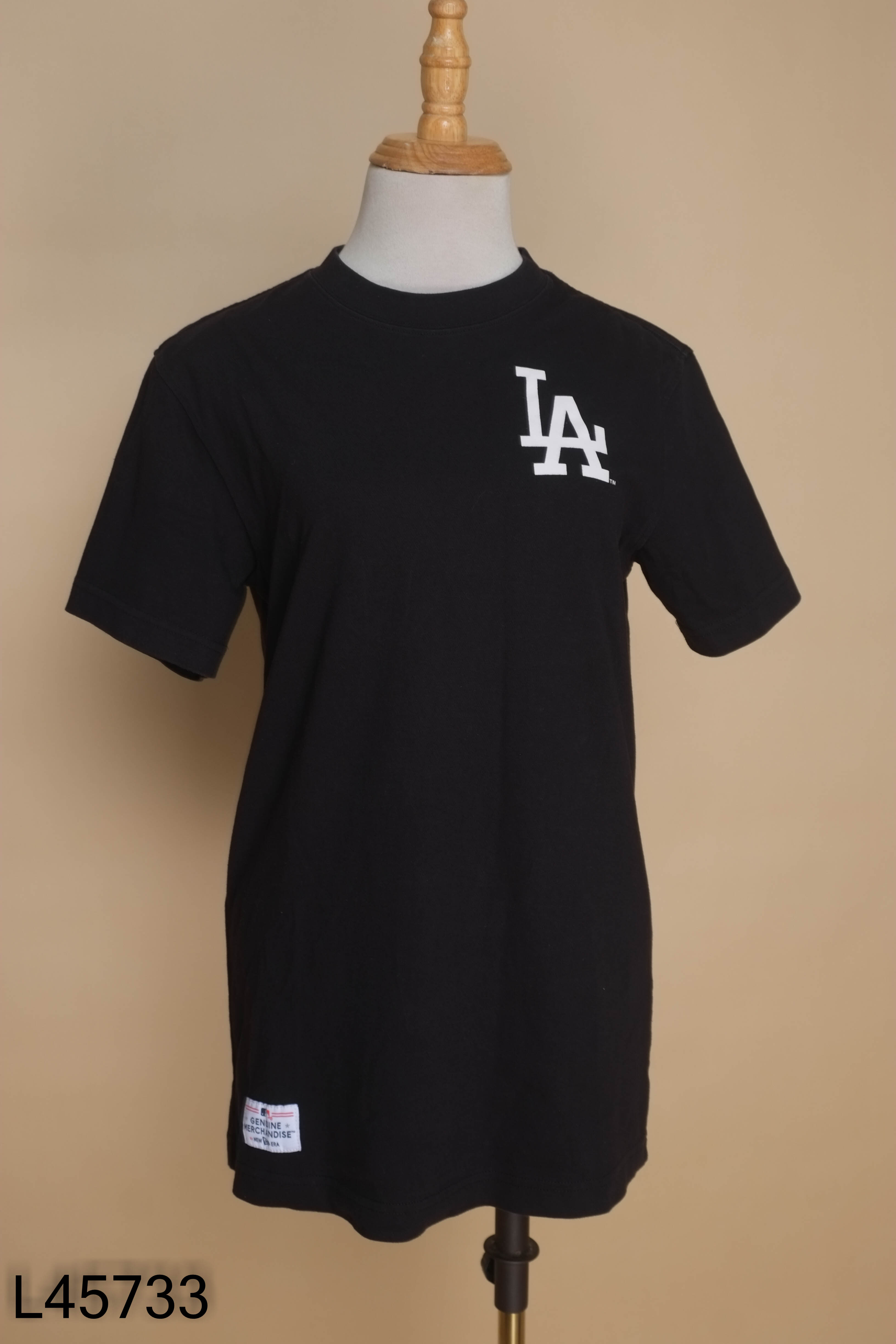 Áo thun MLB đen in họa tiết