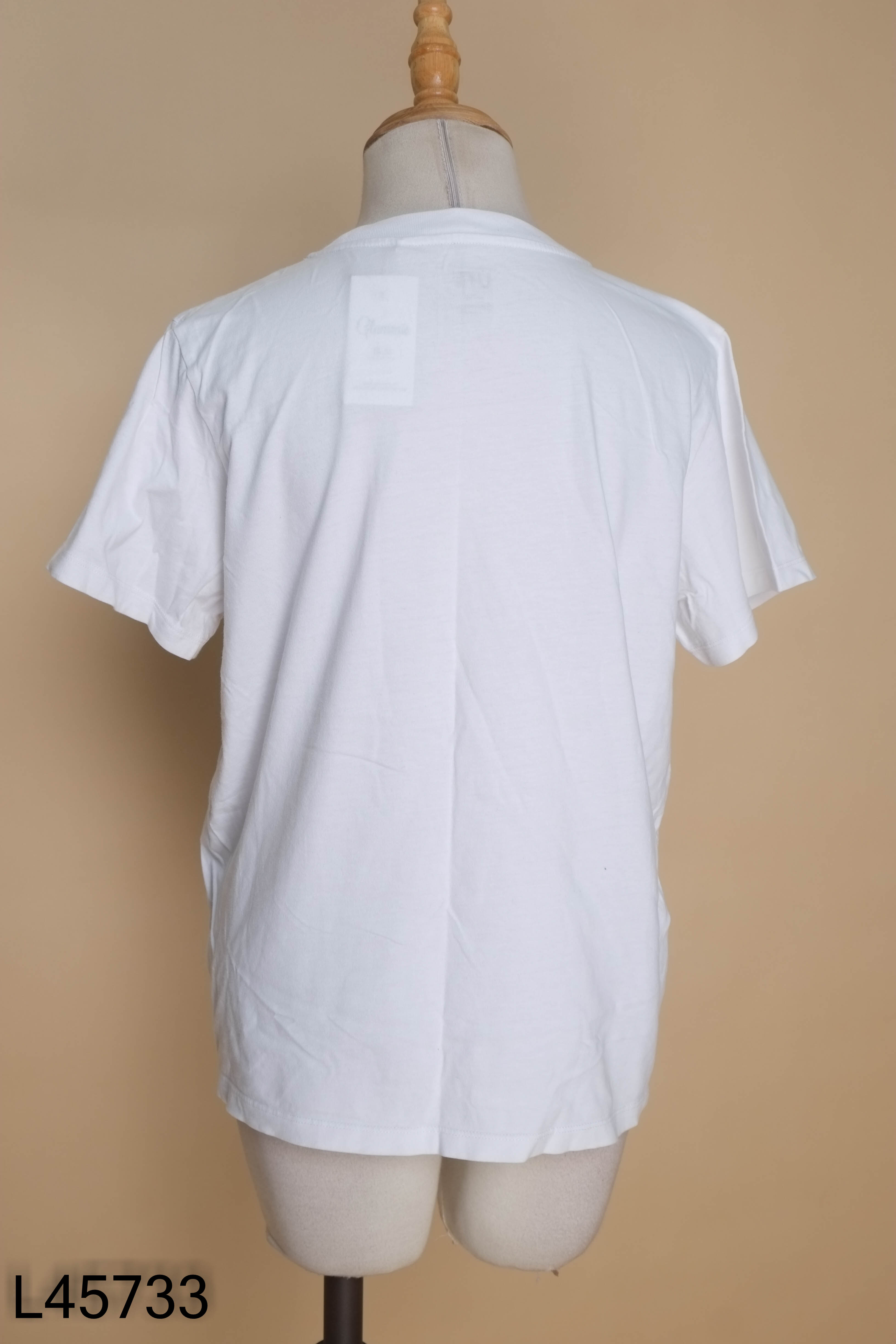 Áo thun UNIQLO trắng in họa tiết