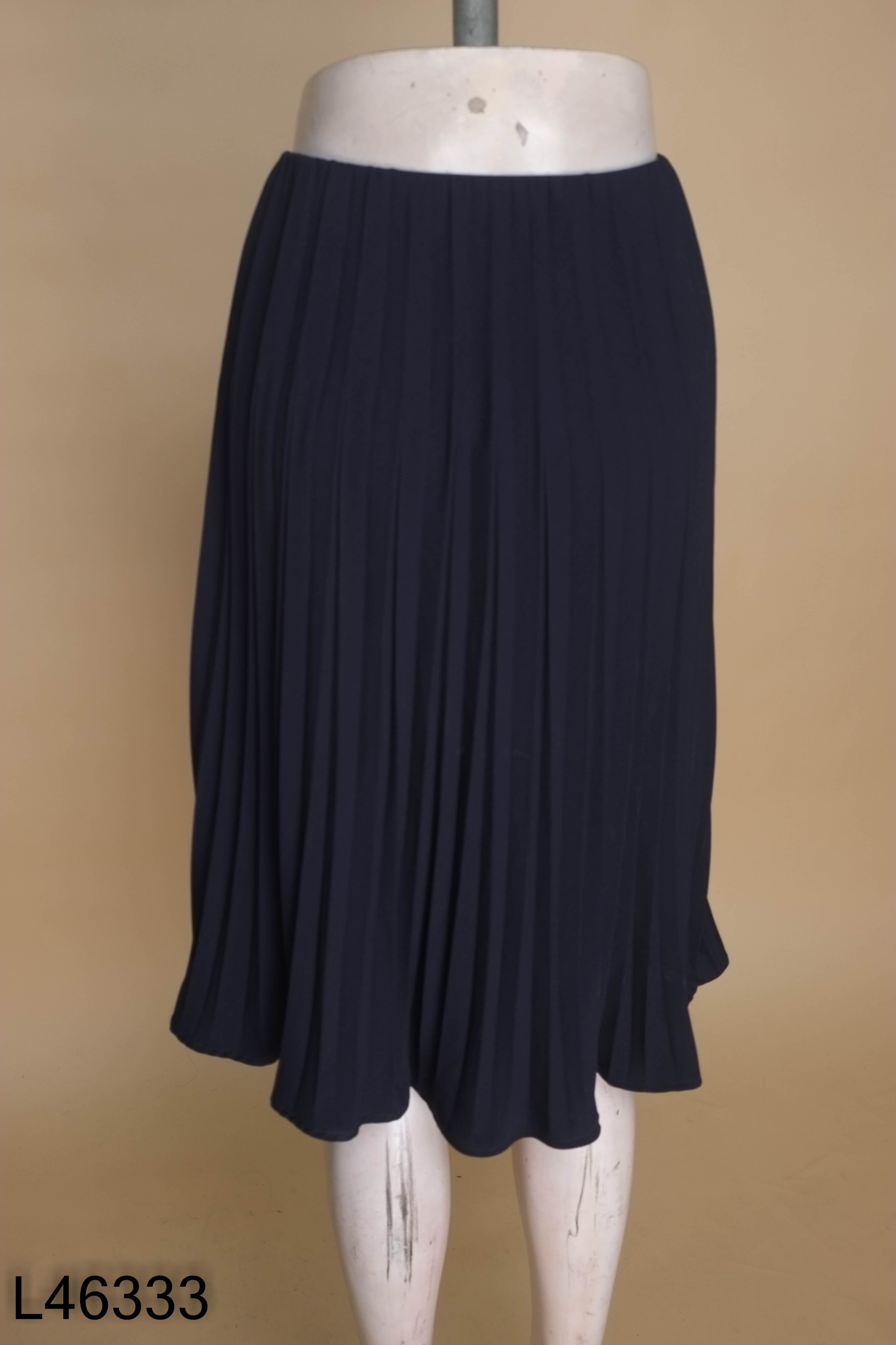 Chân váy UNIQLO xanh than xếp ly