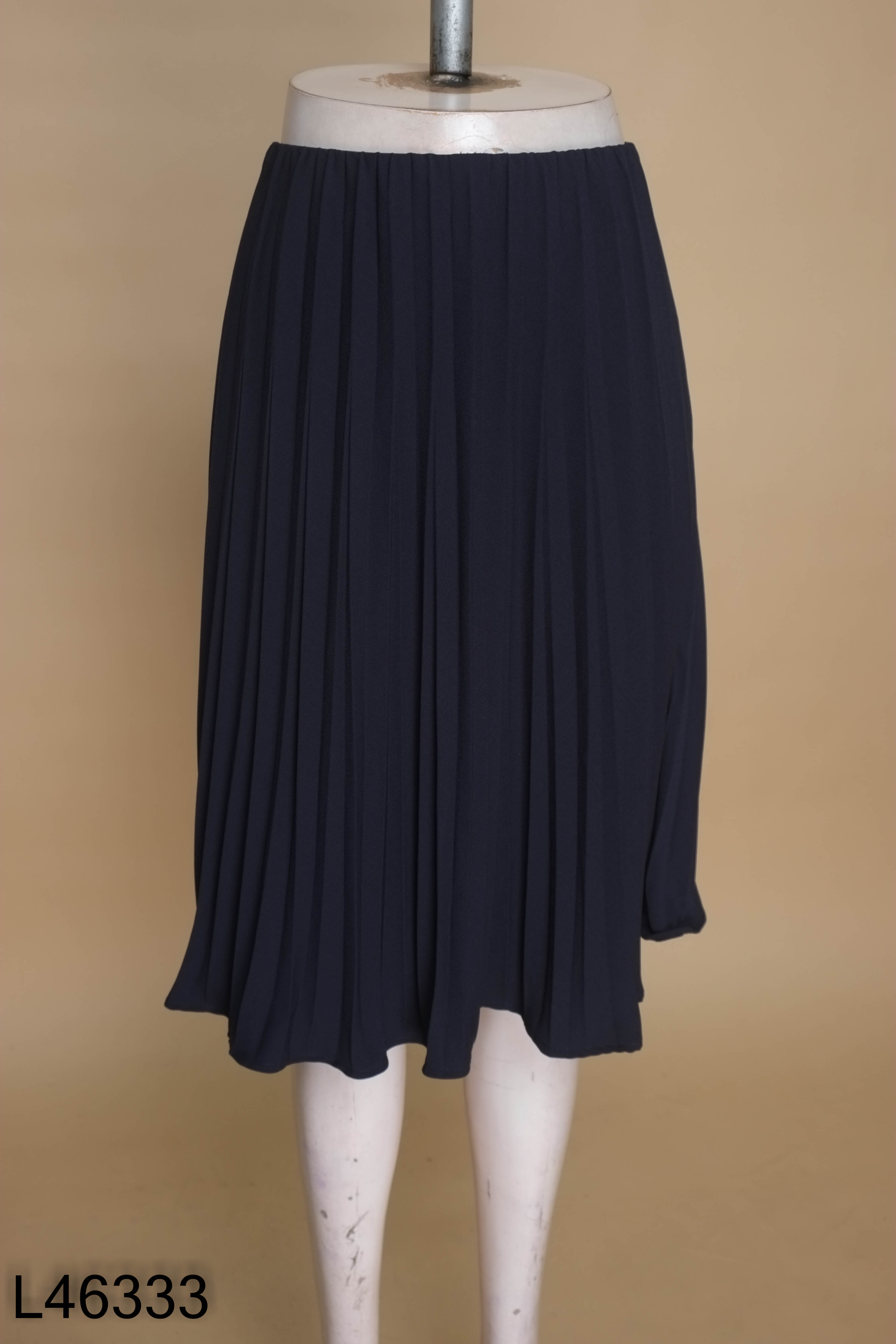 Chân váy UNIQLO xanh than xếp ly