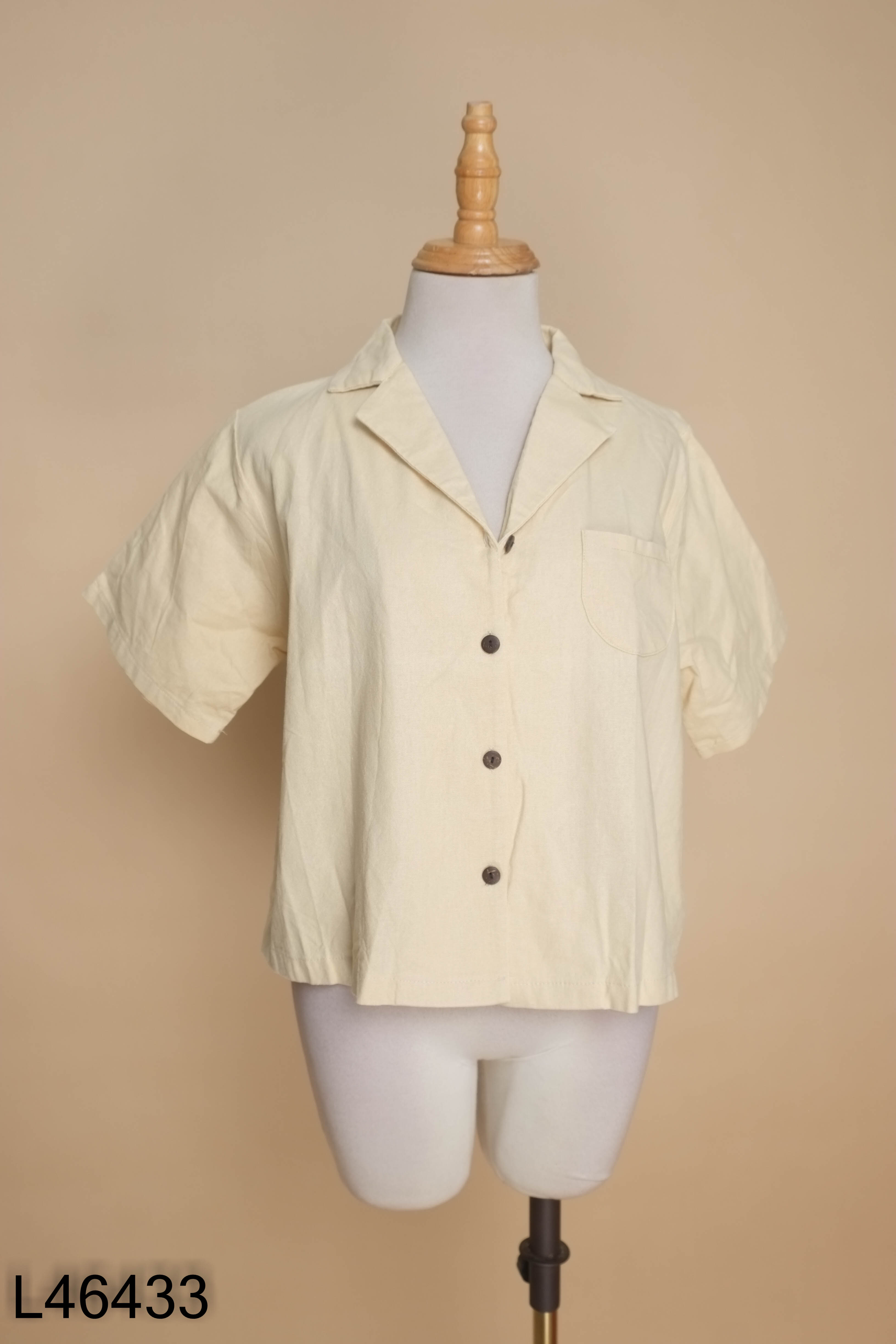 Áo sơ mi be cổ vest