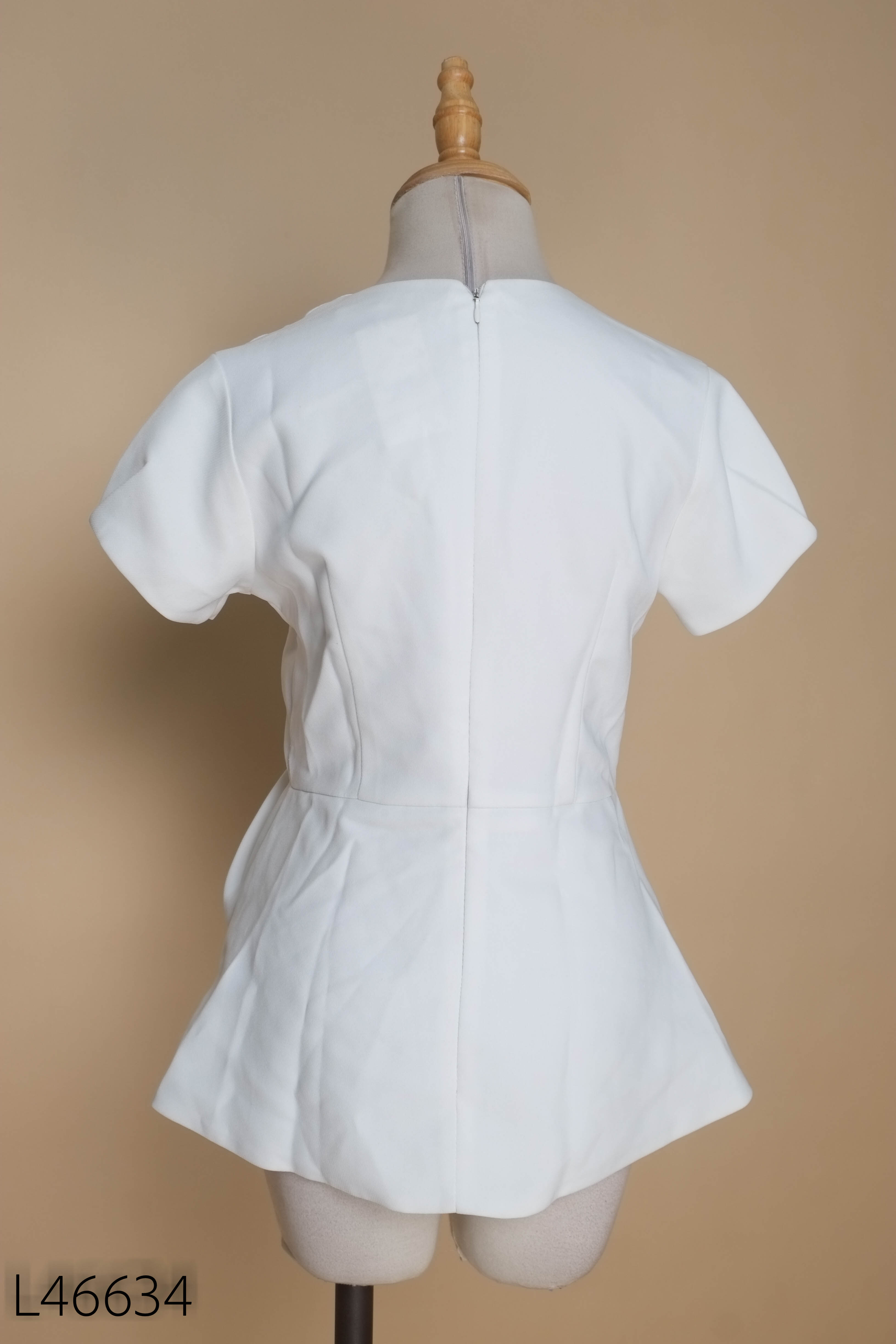 Áo nữ trắng cổ V NGOC ANH TRAN