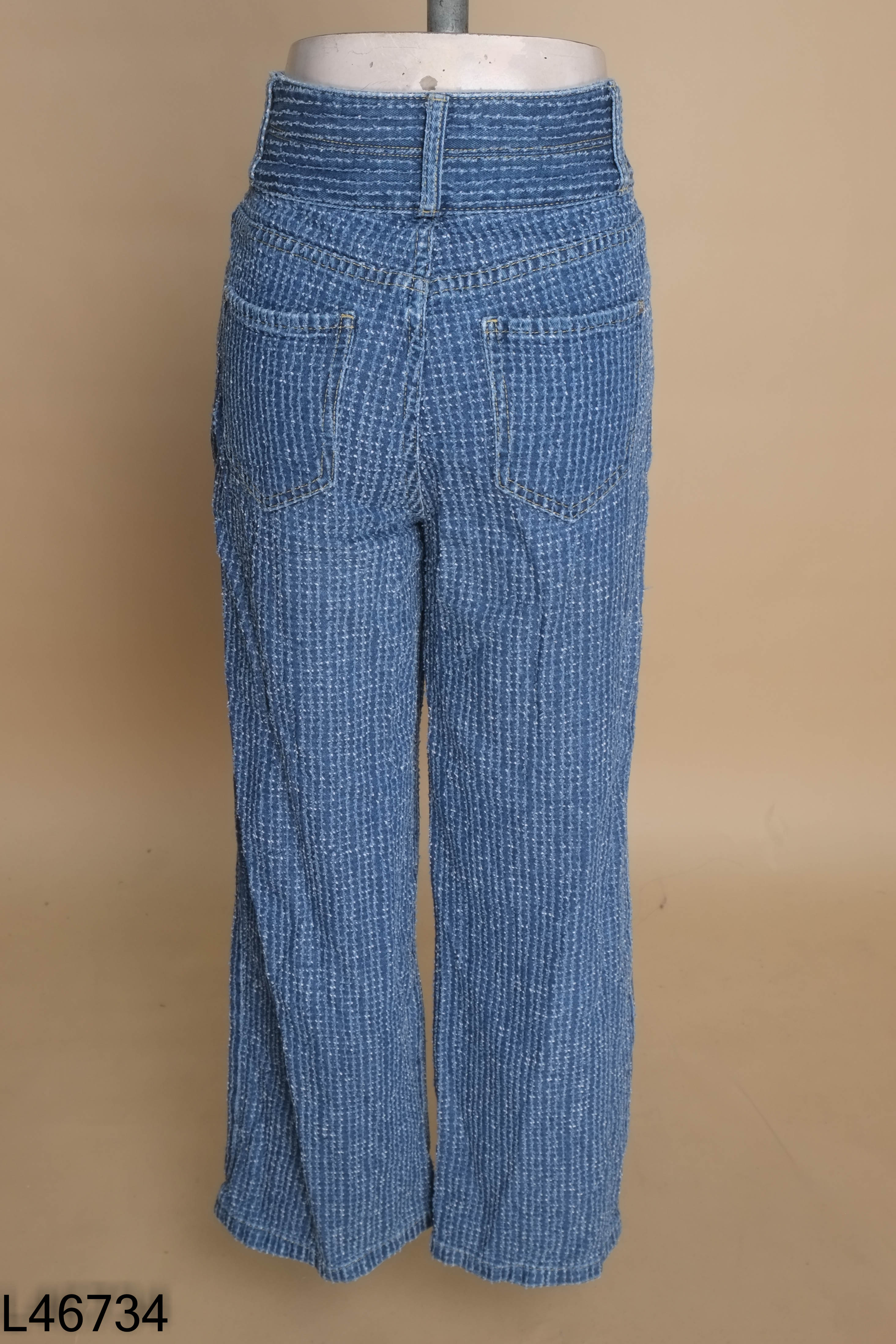 Quần jeans xanh suông cào chỉ