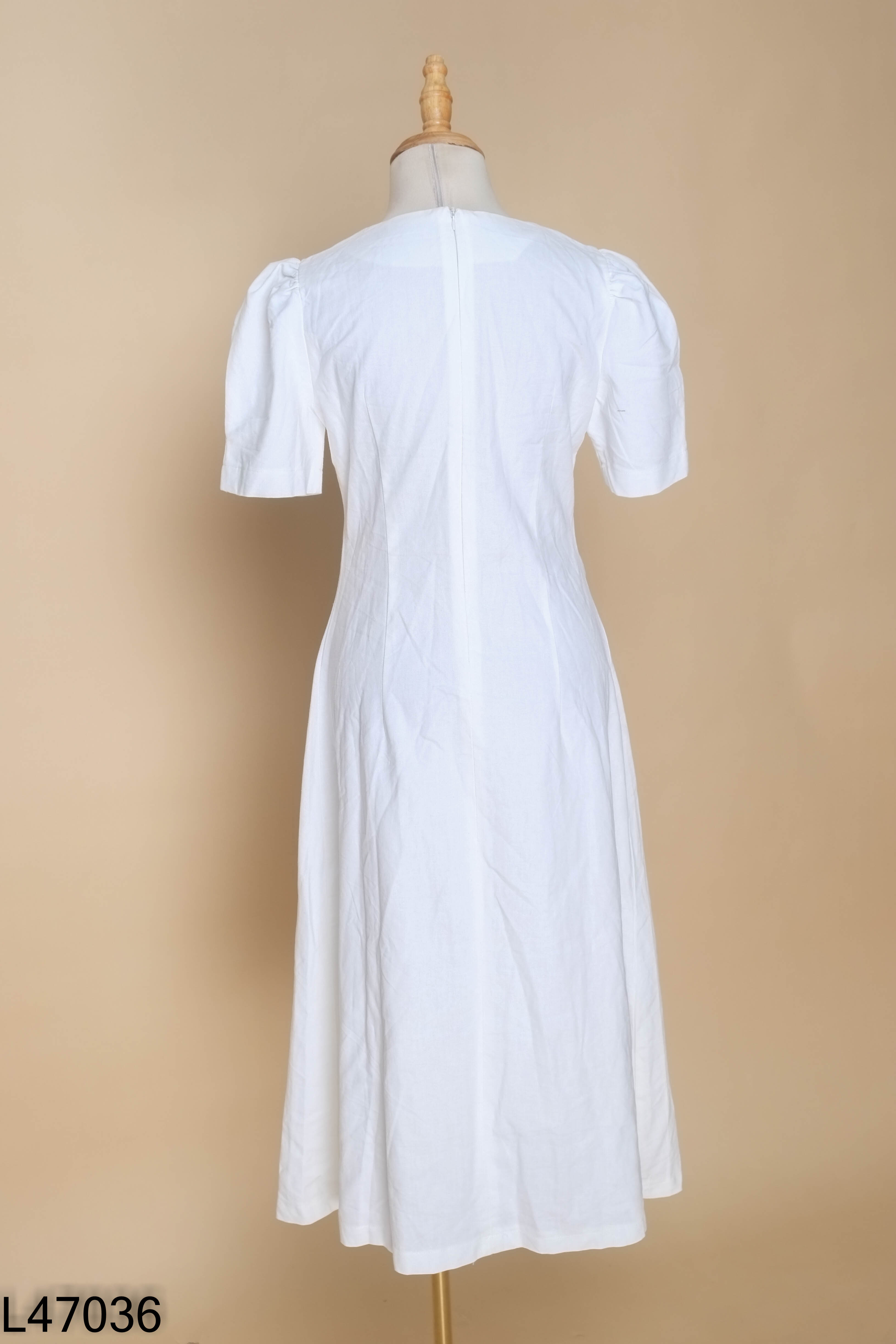 Váy trắng DOROTHY PERKINS rúm eo