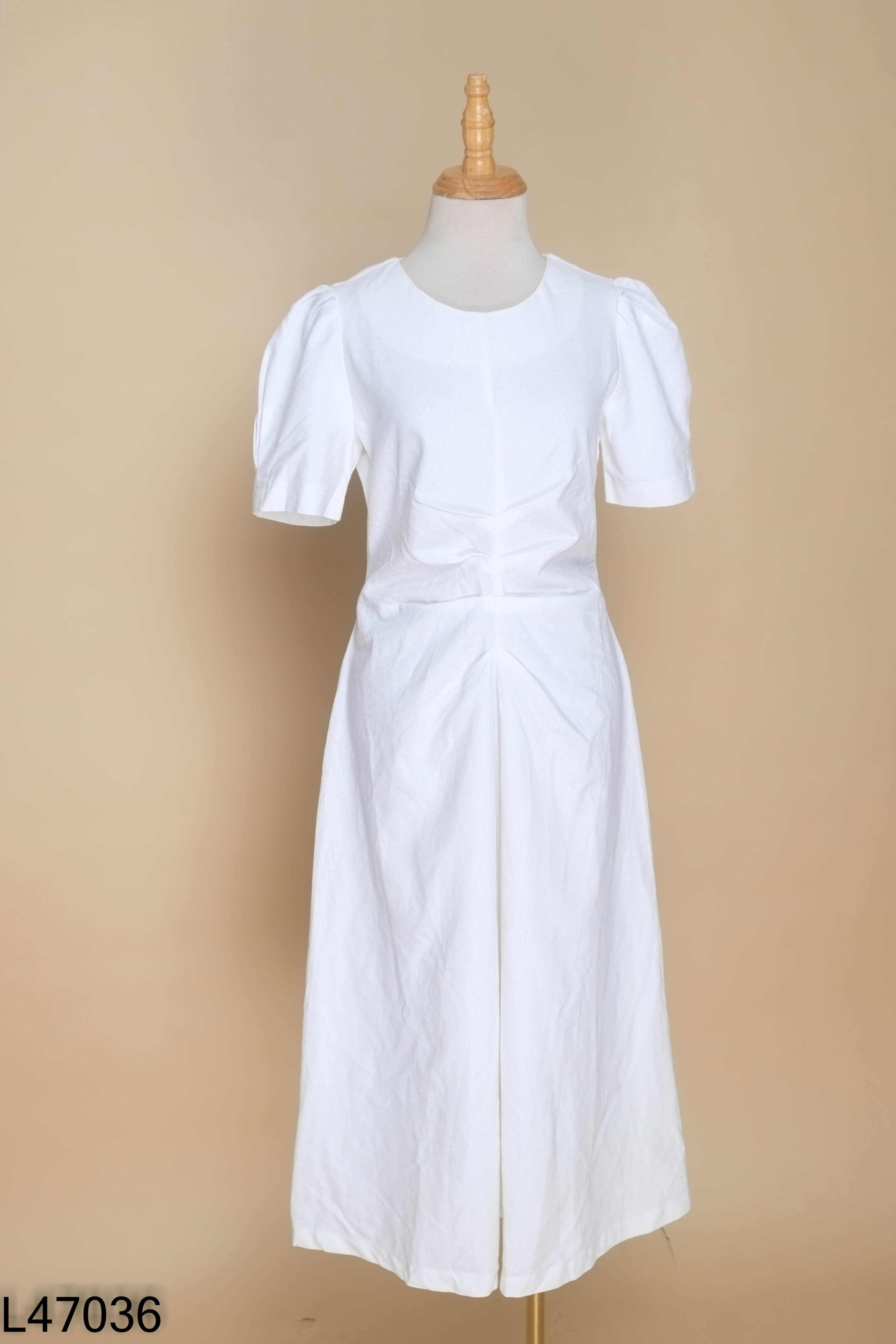 Váy trắng DOROTHY PERKINS rúm eo