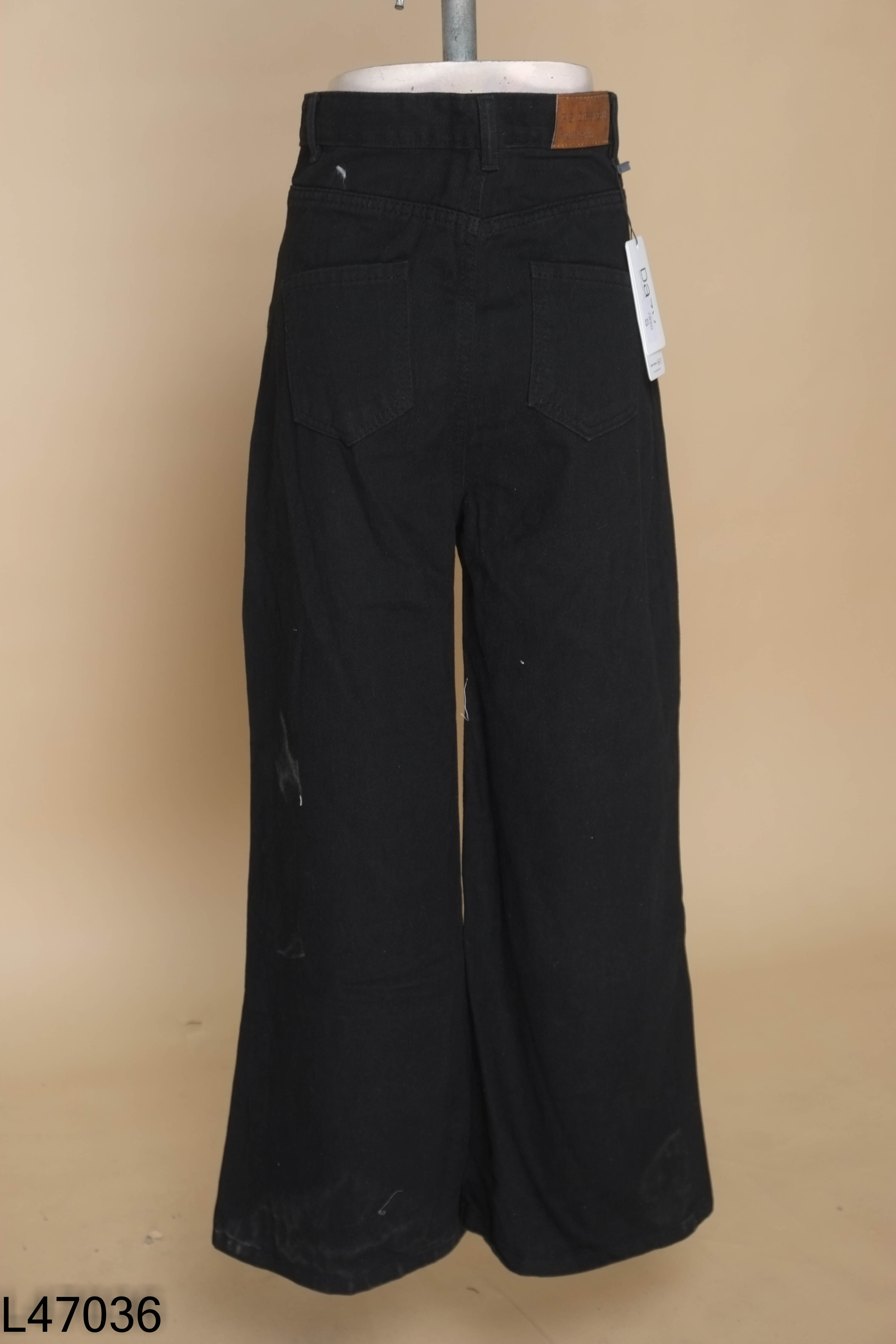NEWTAG Quần jeans đen DAZY ống rộng